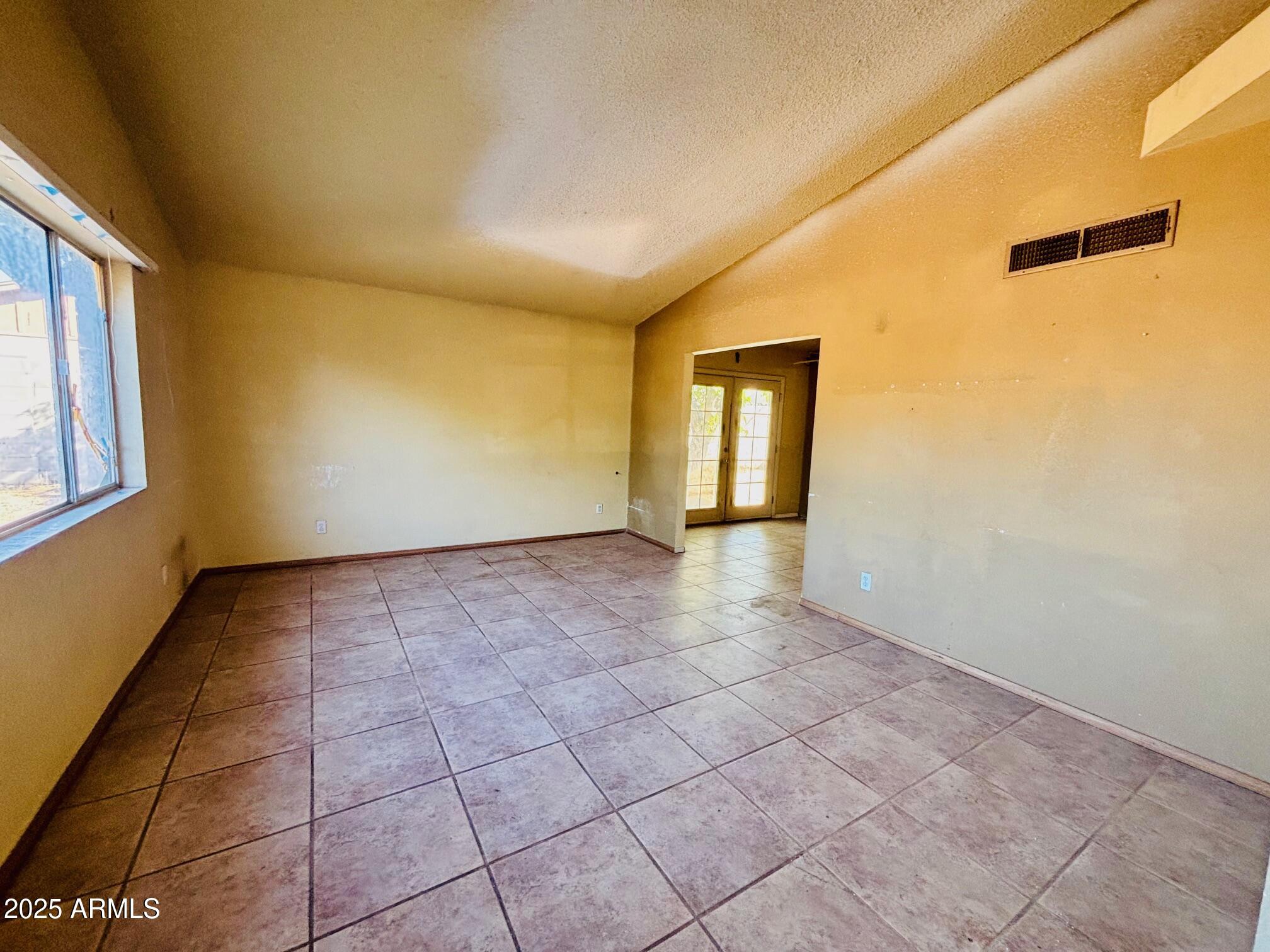 3921 E Sahuaro Drive