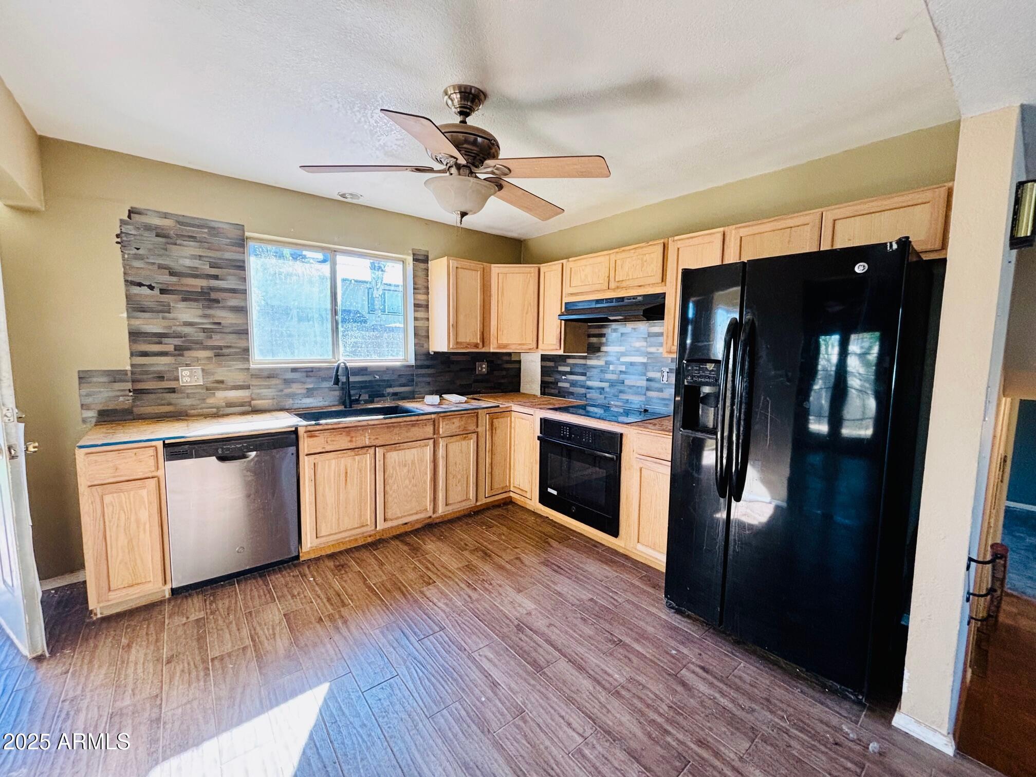 3921 E Sahuaro Drive