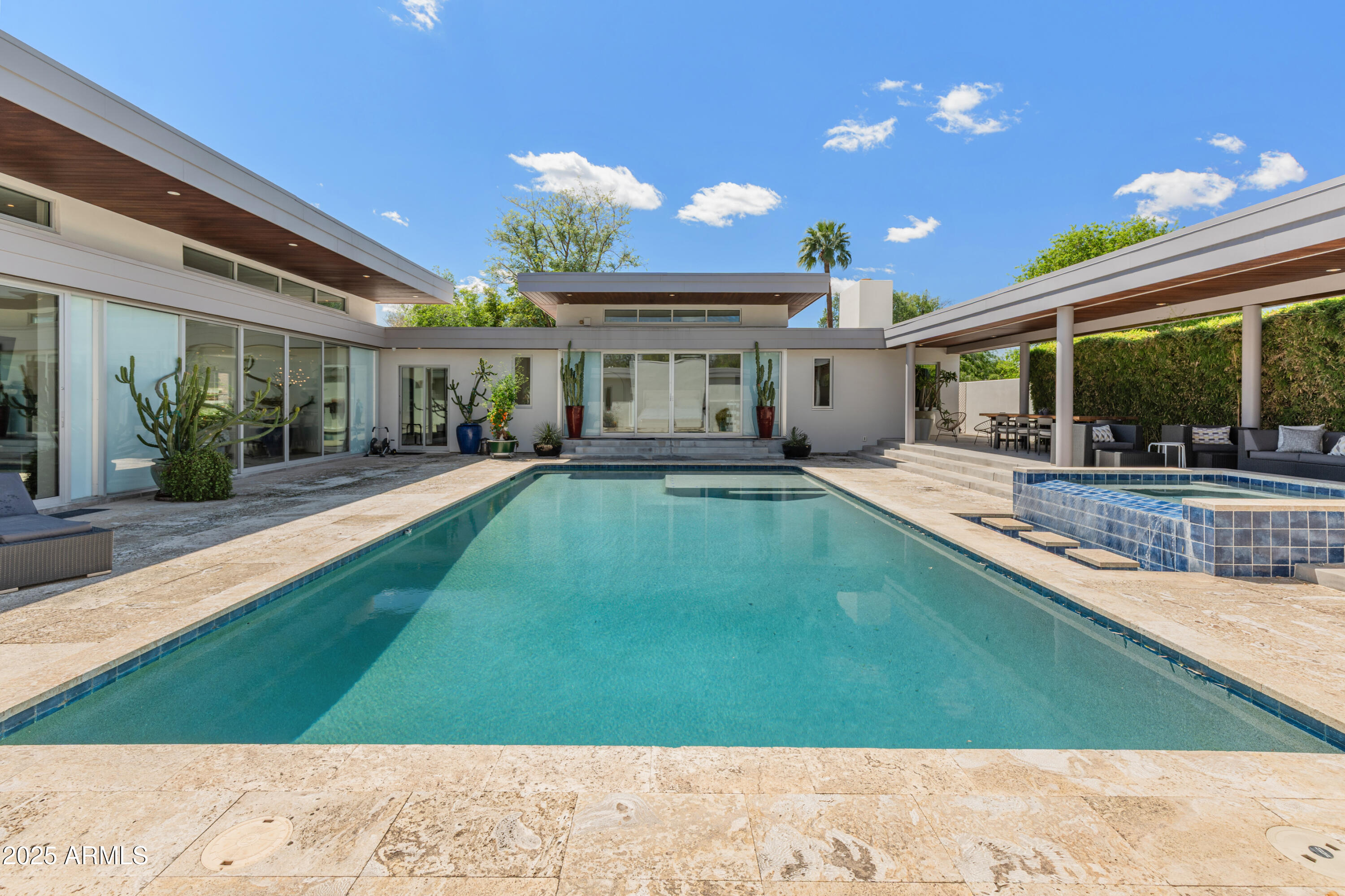 523 W Vista Avenue