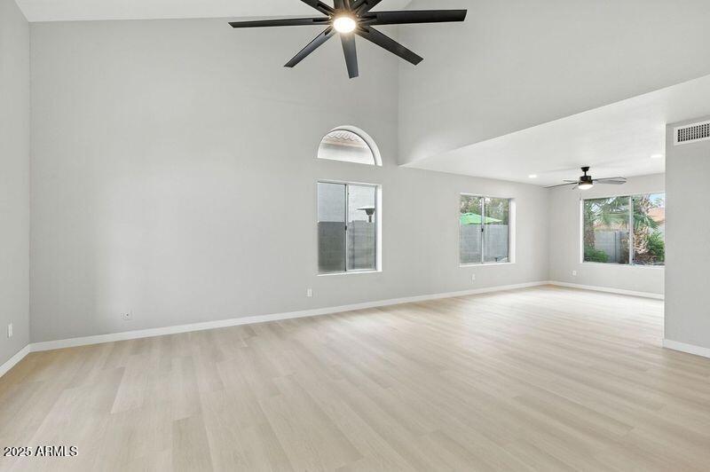 Homes 2 4319 E TANGLEWOOD Drive
