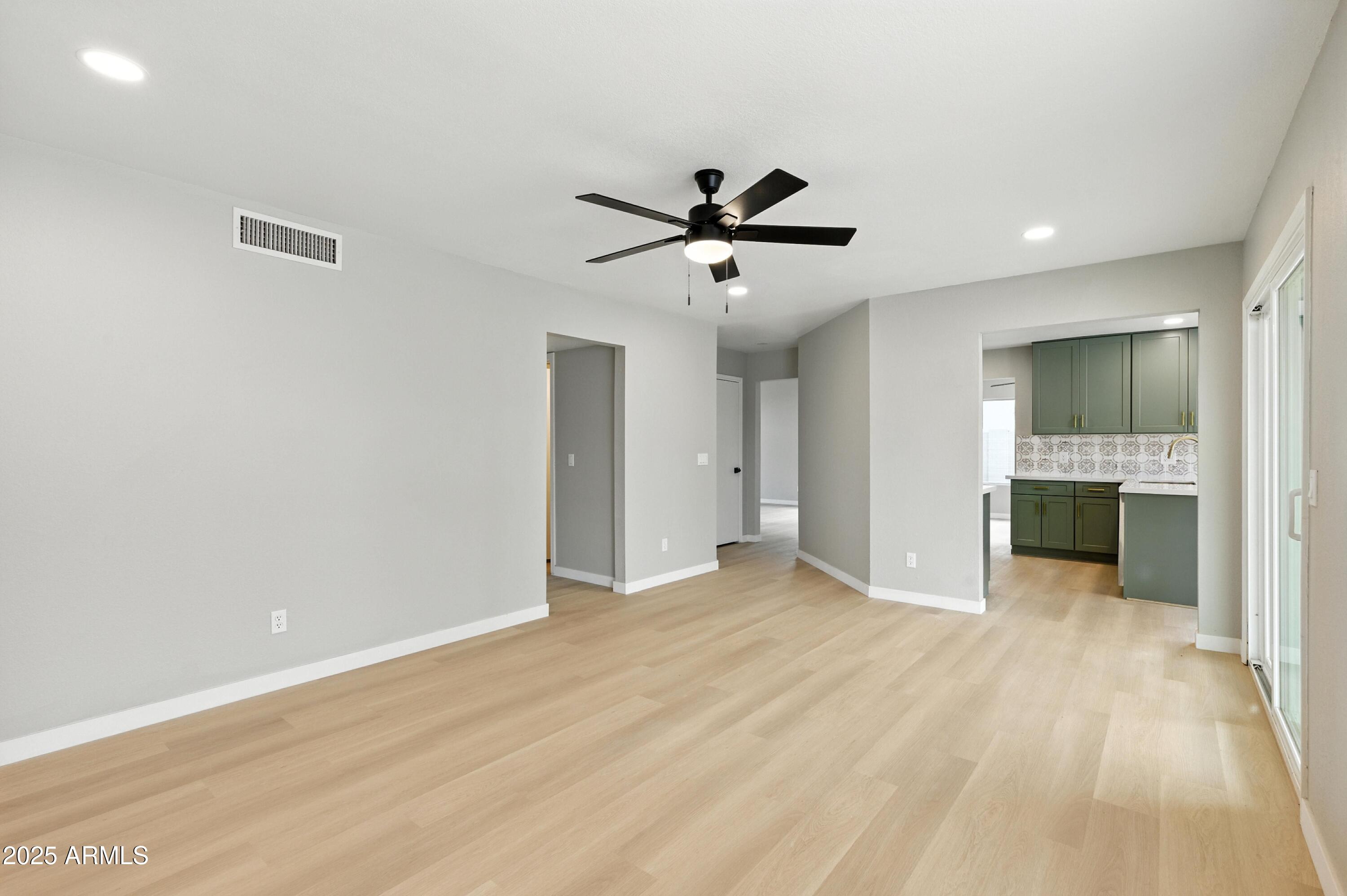Homes 3 4319 E TANGLEWOOD Drive