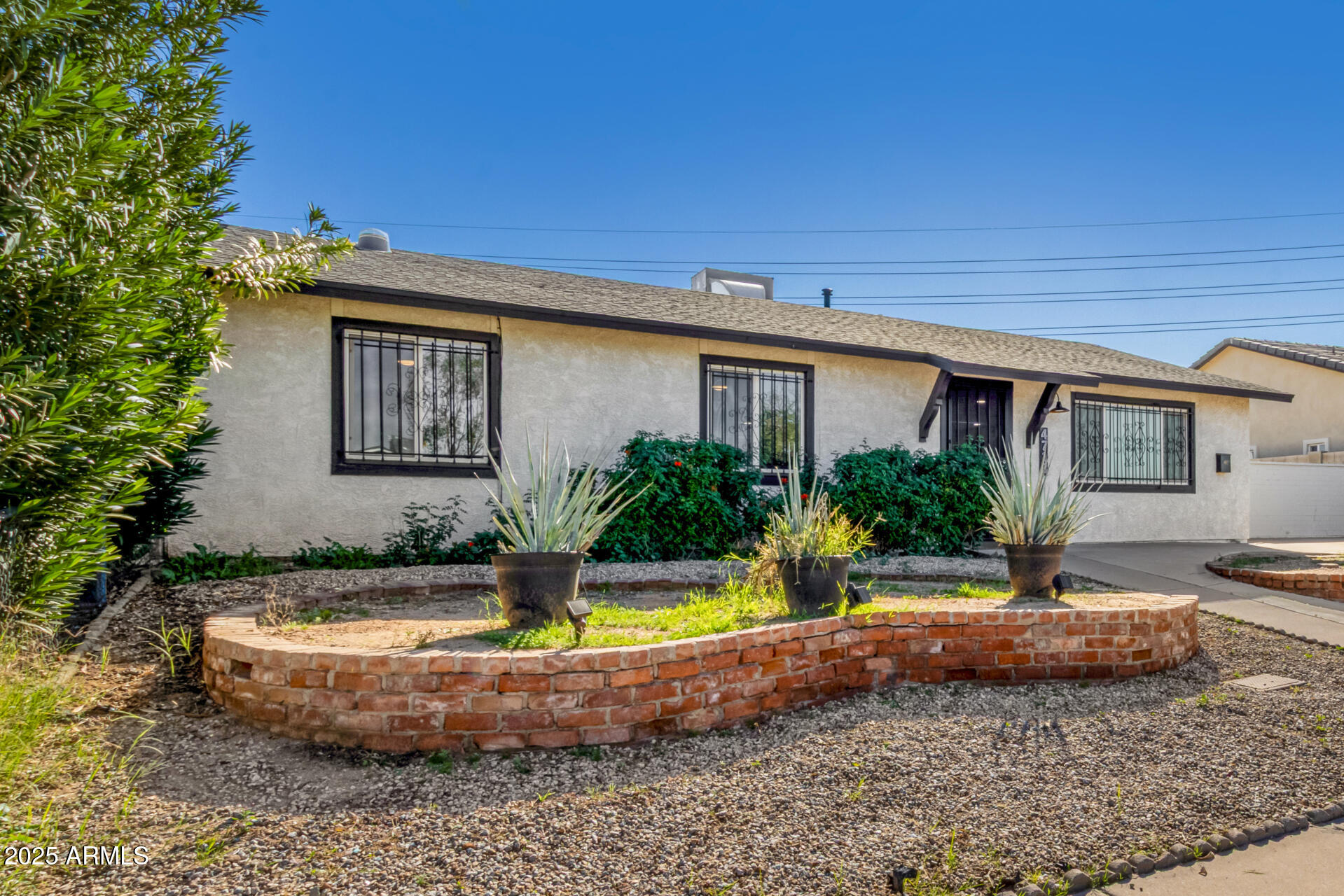 4713 E HIDALGO Avenue