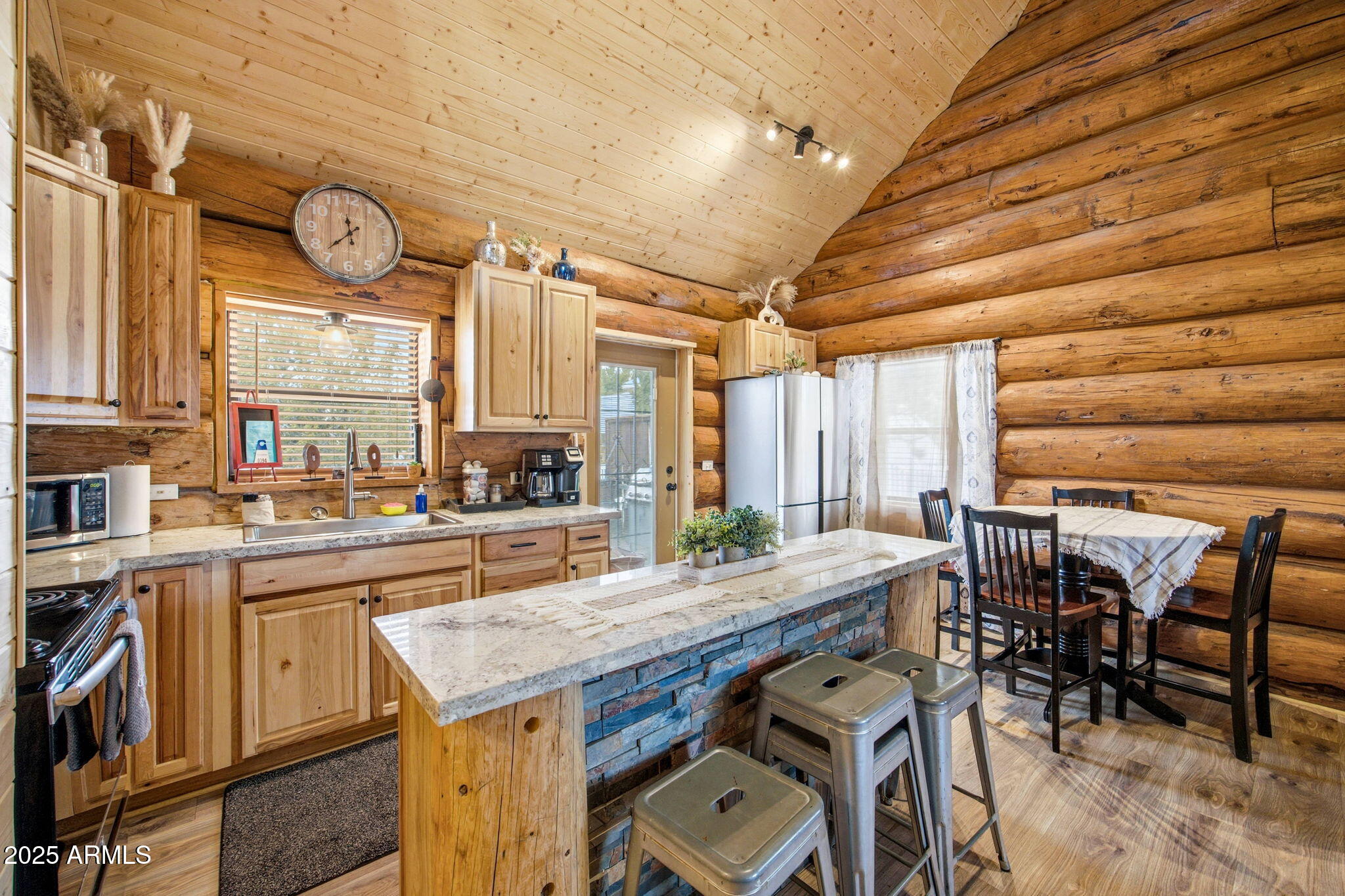 White Mountain Lakes, U9 - Residential