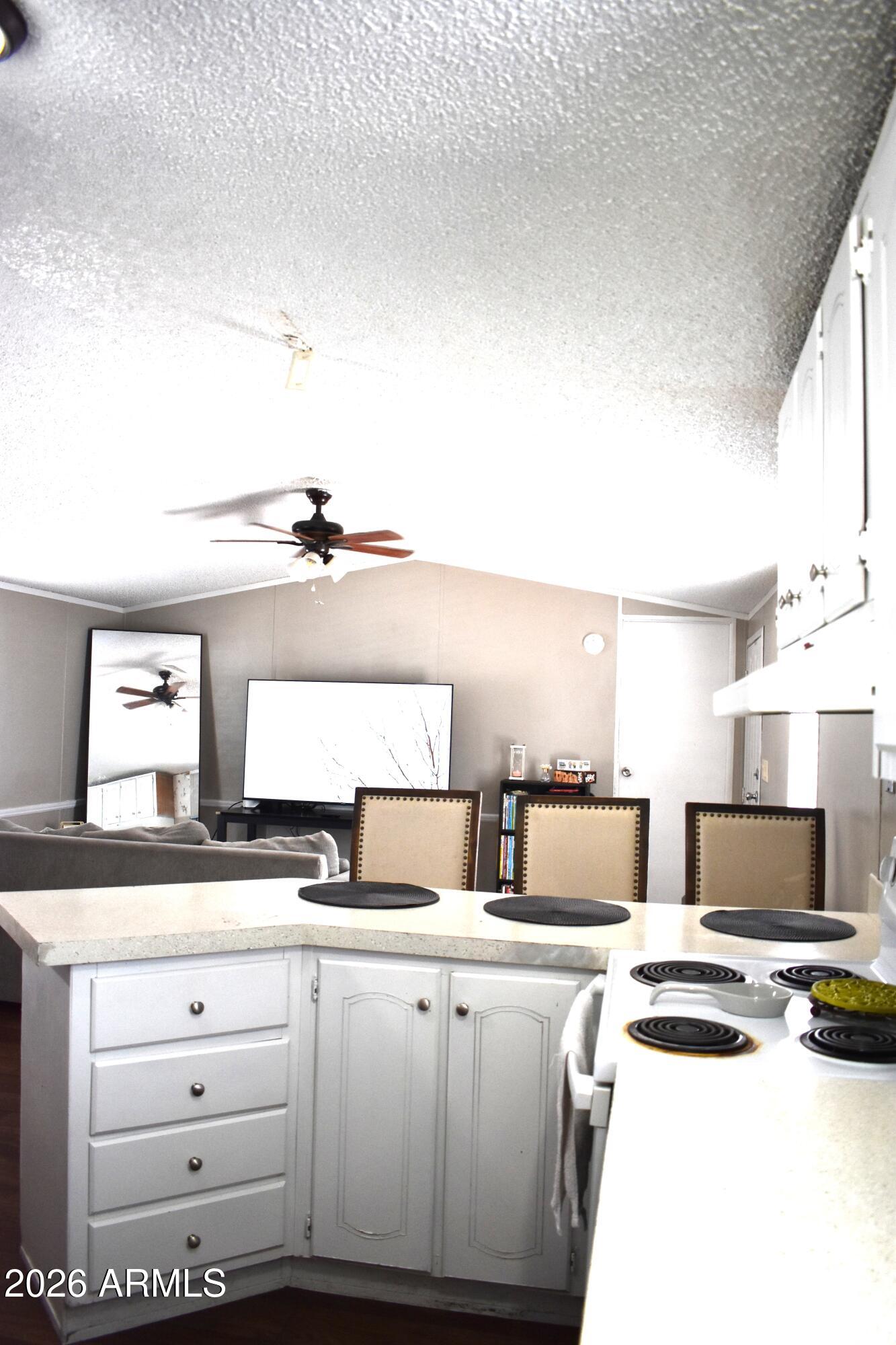 1002 W Kachina Trail