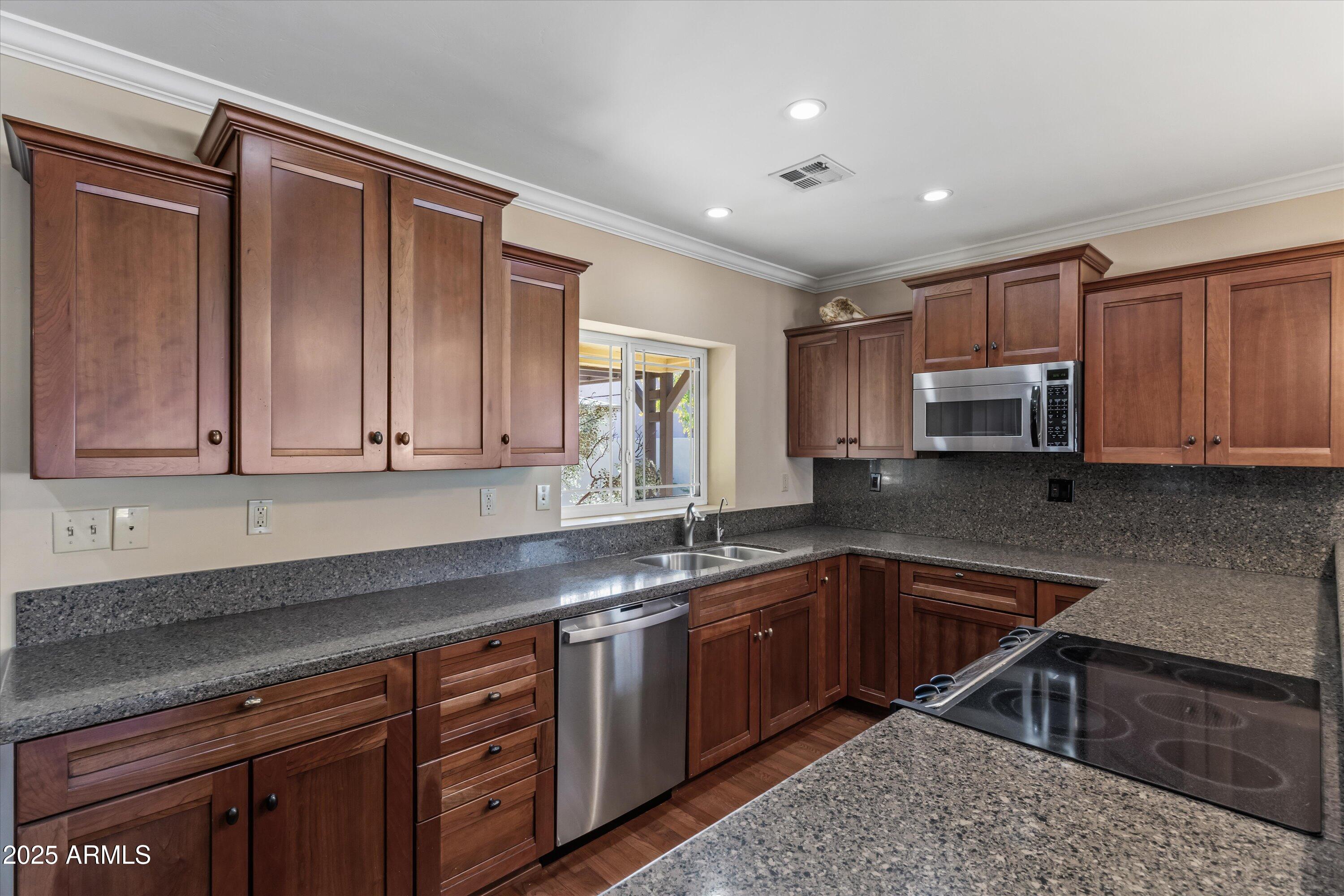 Phoenix, Arizona 85014, United States, 3 Bedrooms Bedrooms, ,2 BathroomsBathrooms,Residential,Active,8082