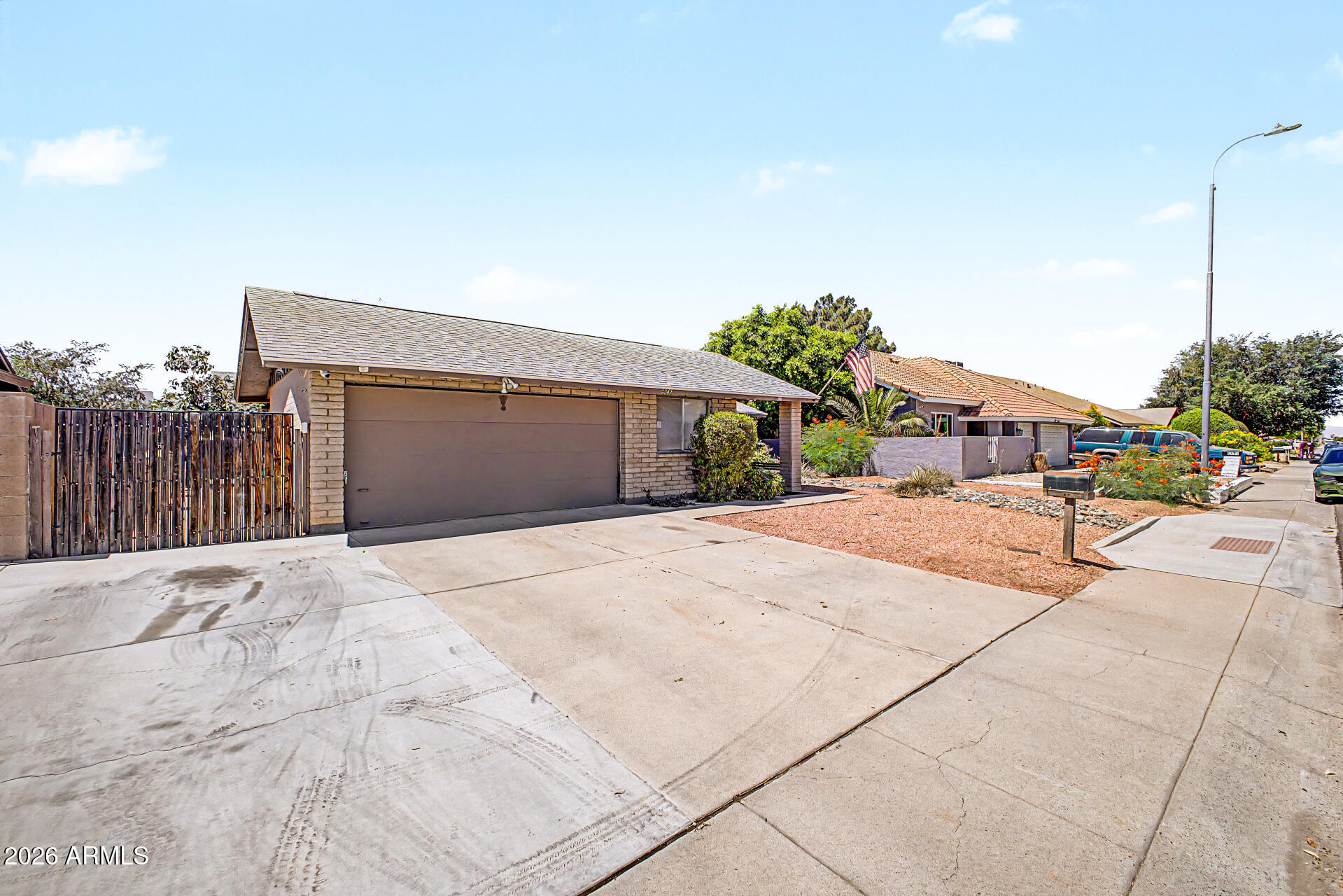5545 W SUNNYSIDE Drive