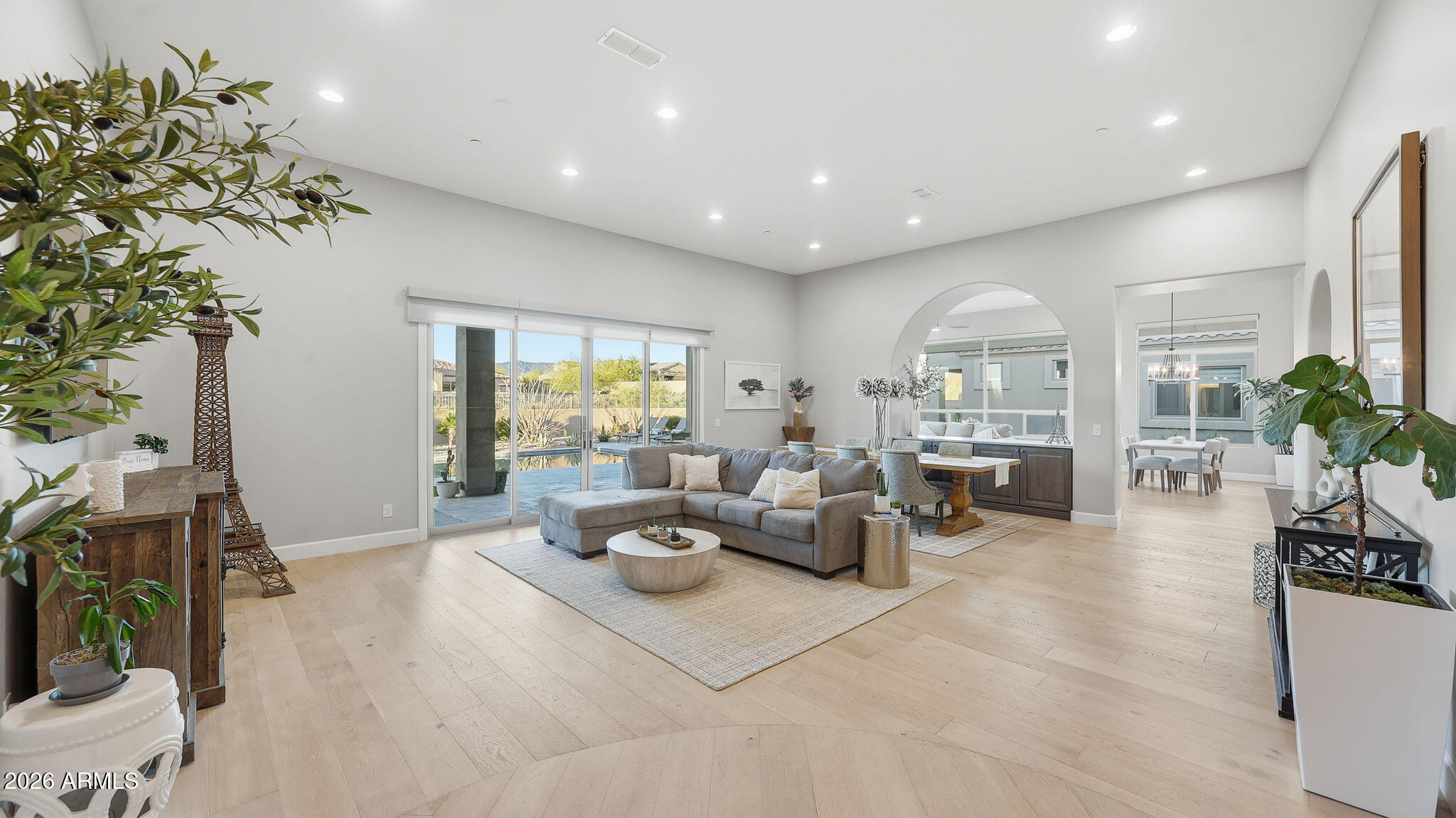 8512 E EAGLE CLAW Drive