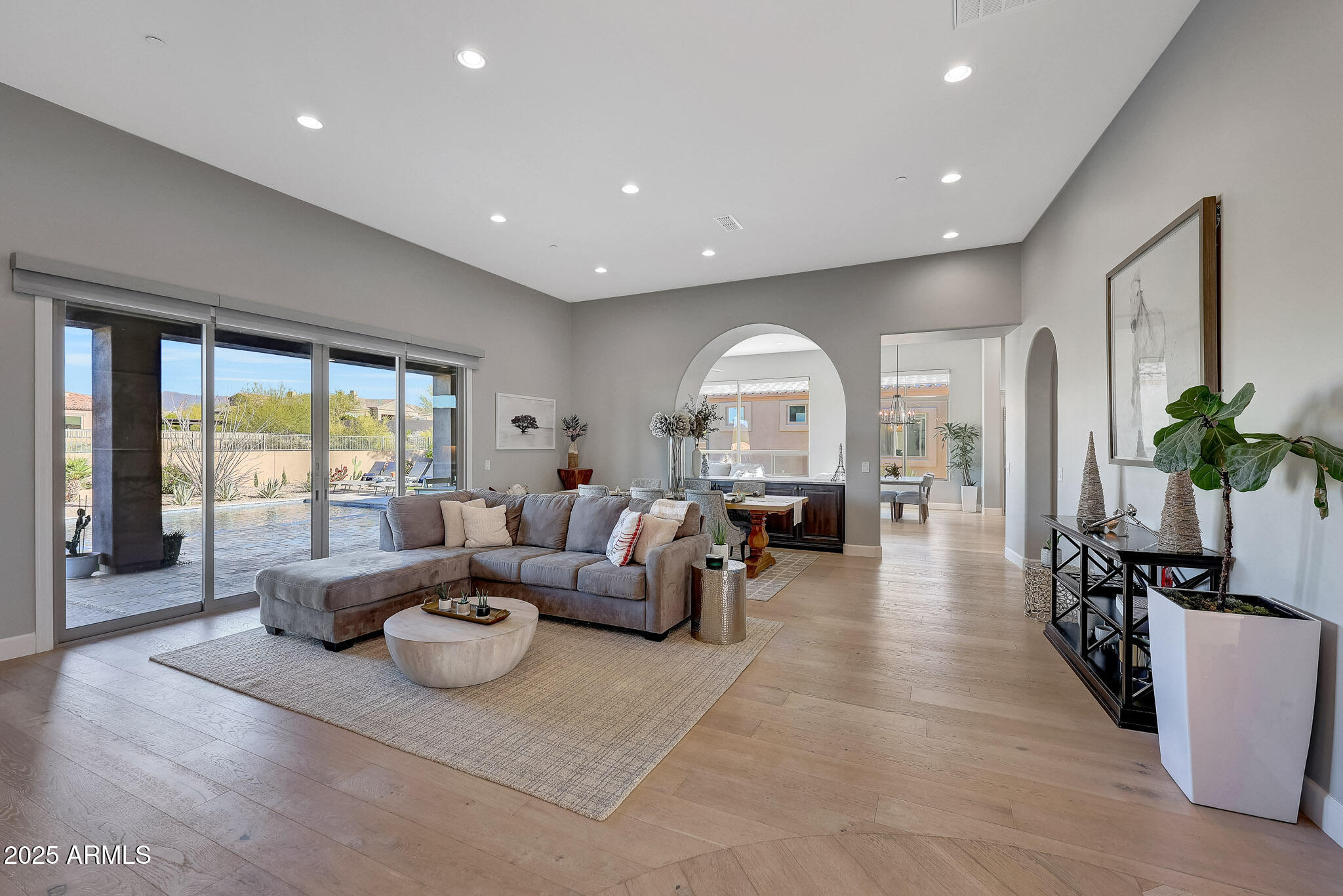 8512 E EAGLE CLAW Drive