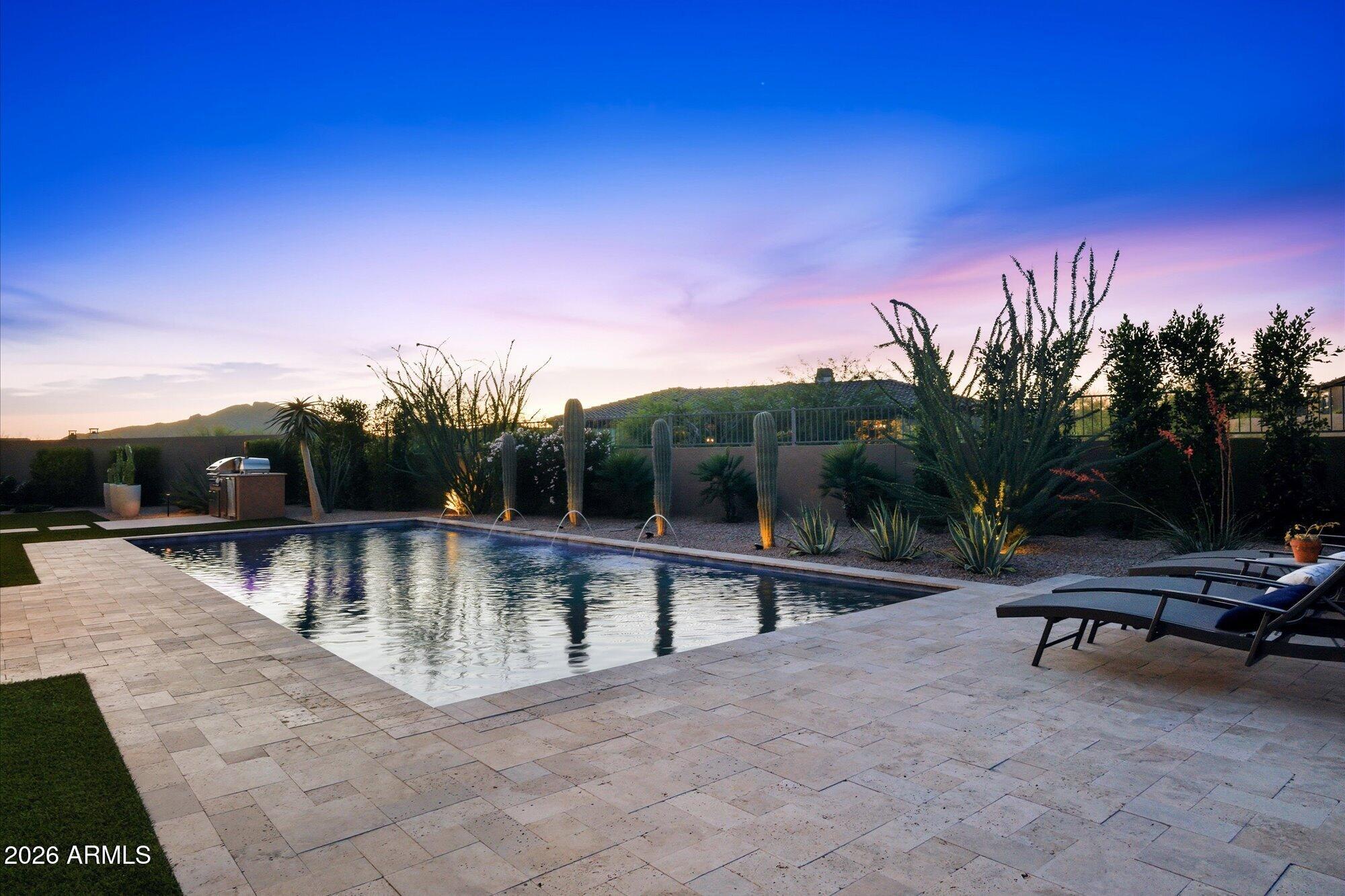 8512 E EAGLE CLAW Drive