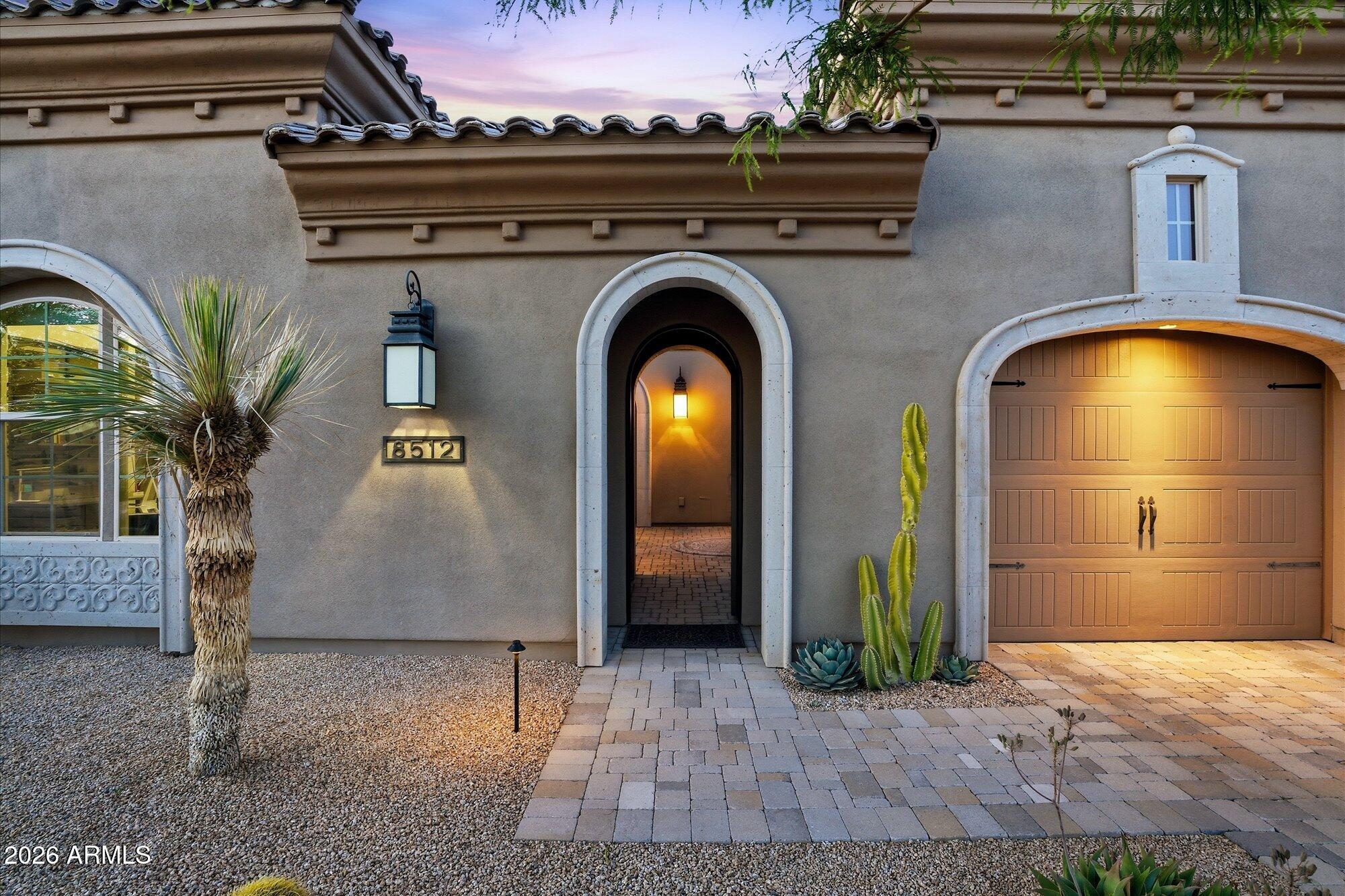 8512 E EAGLE CLAW Drive