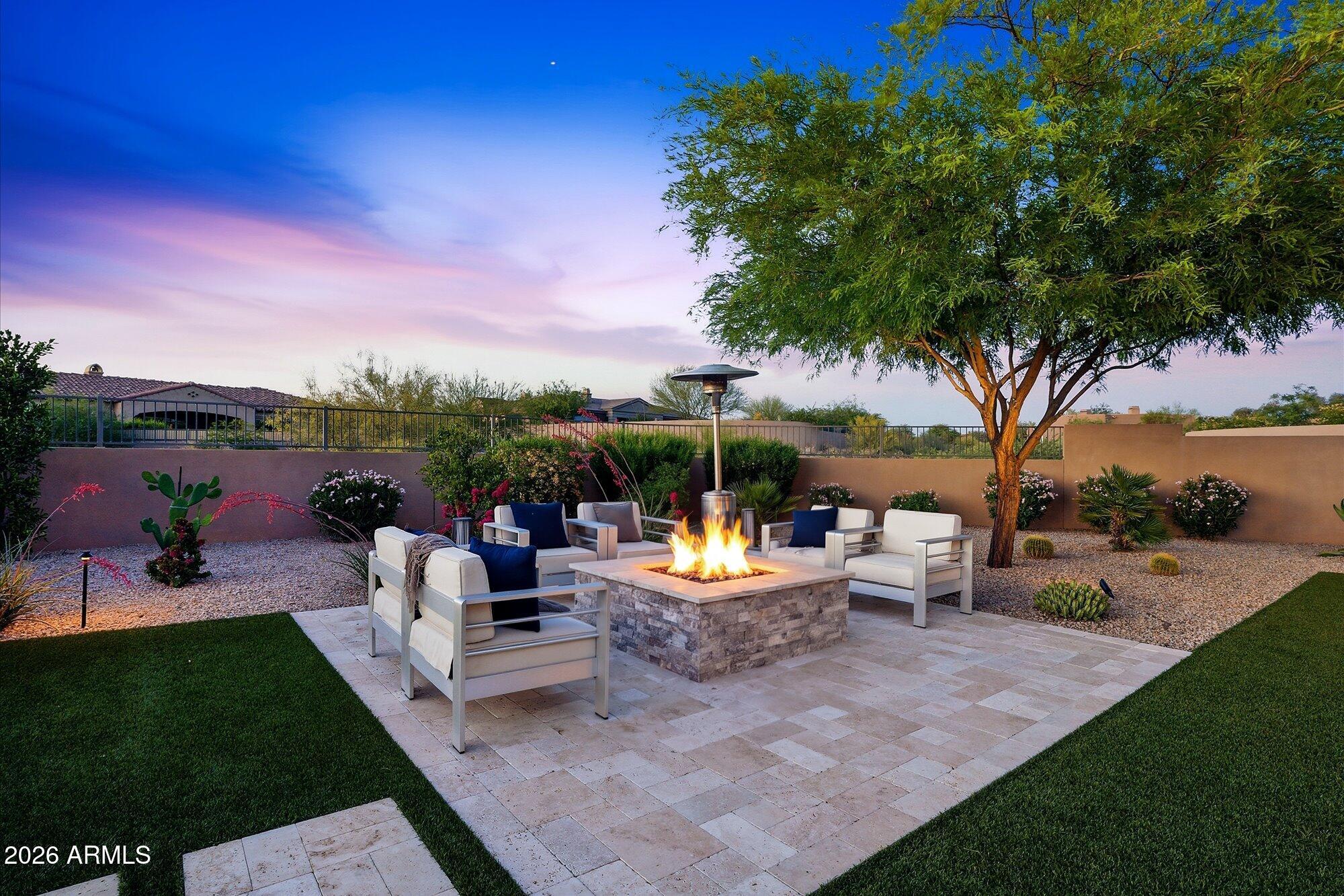 8512 E EAGLE CLAW Drive