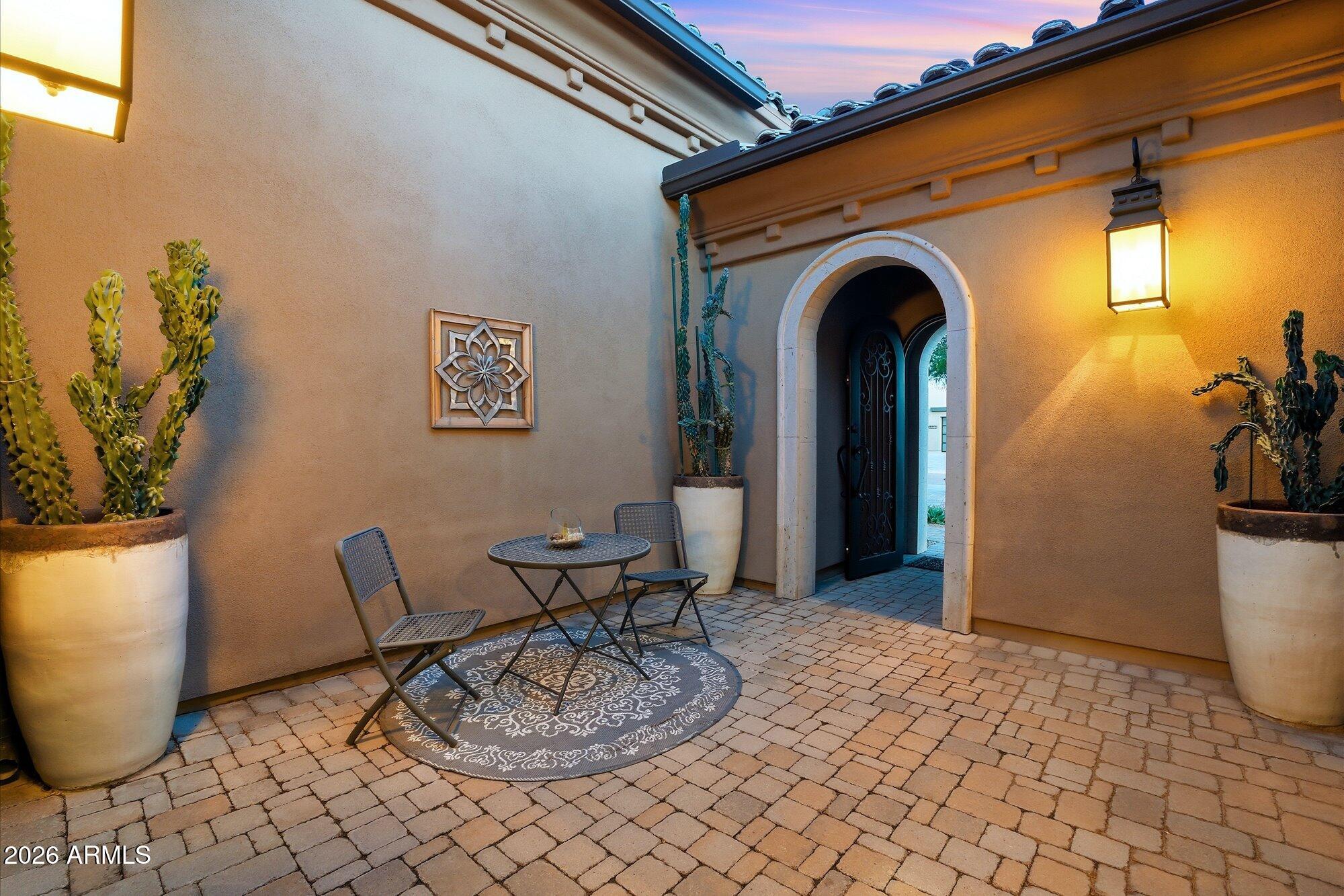 8512 E EAGLE CLAW Drive