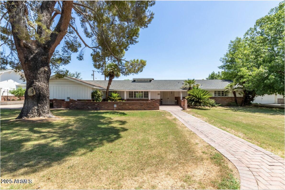 5611 E CALLE CAMELIA --