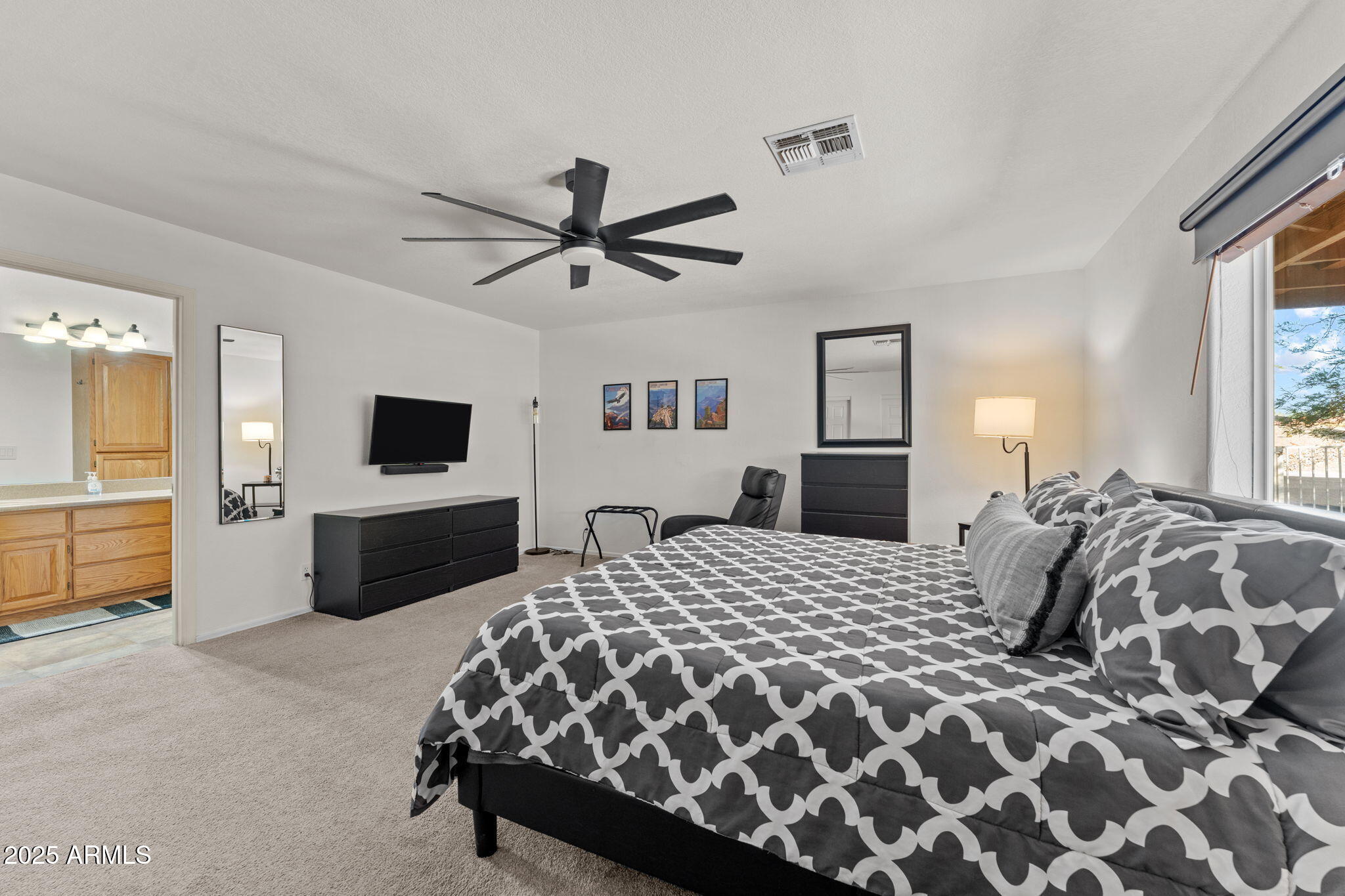880 W SANTA FE Drive