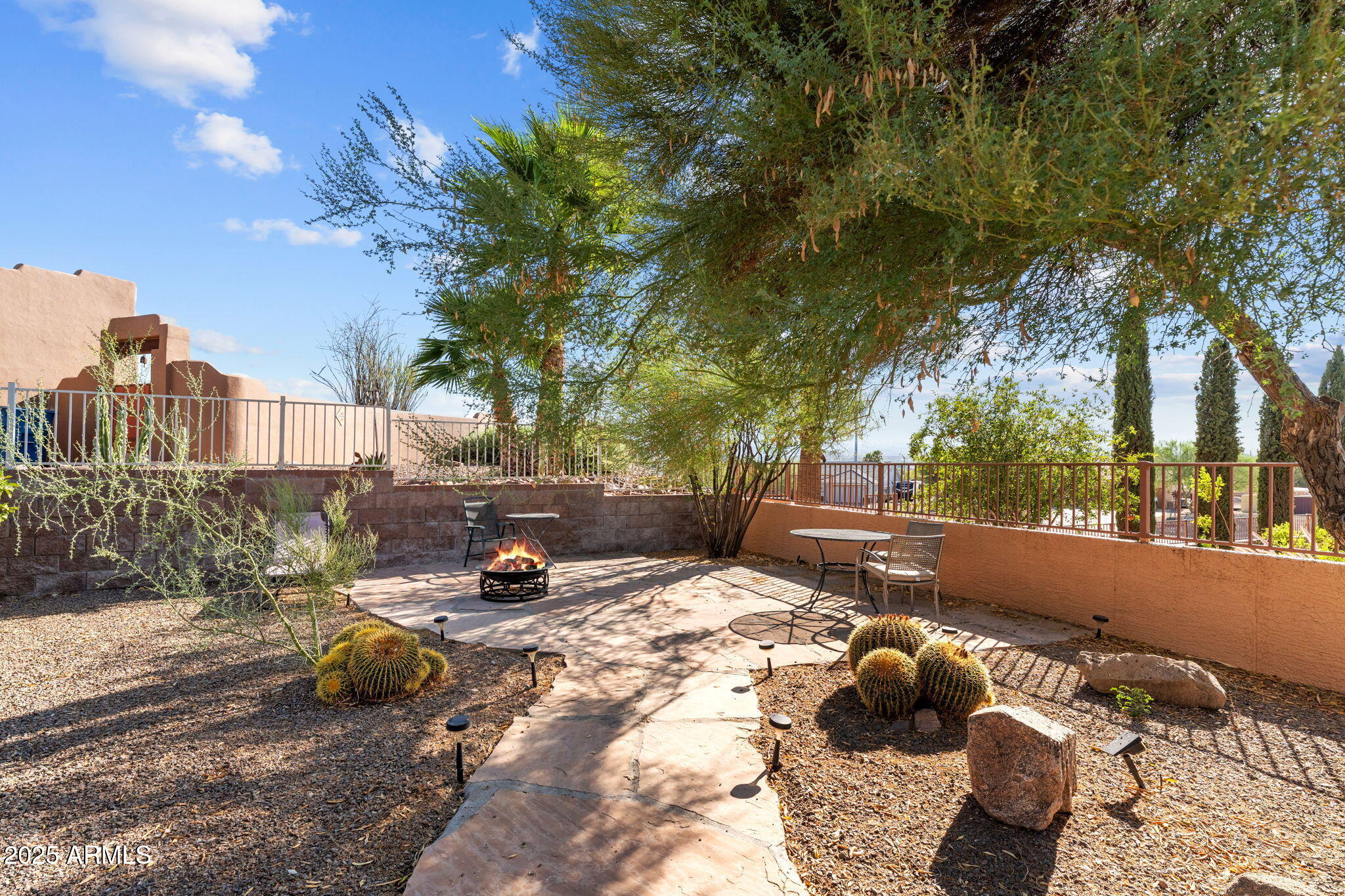880 W SANTA FE Drive
