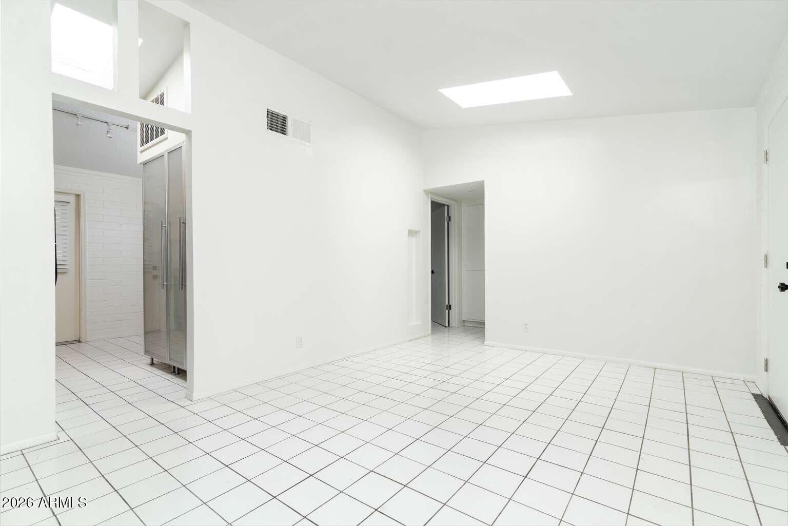 509 W 2ND Street