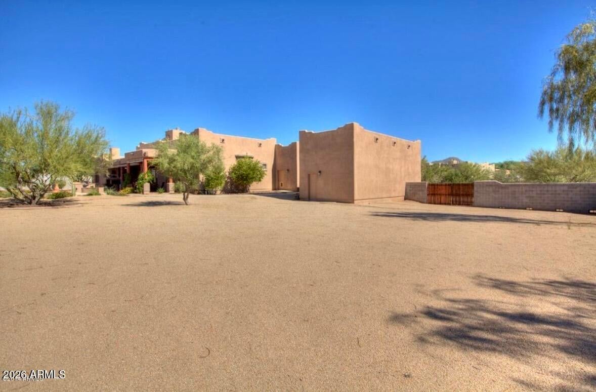 31 E DESERT HILLS Drive