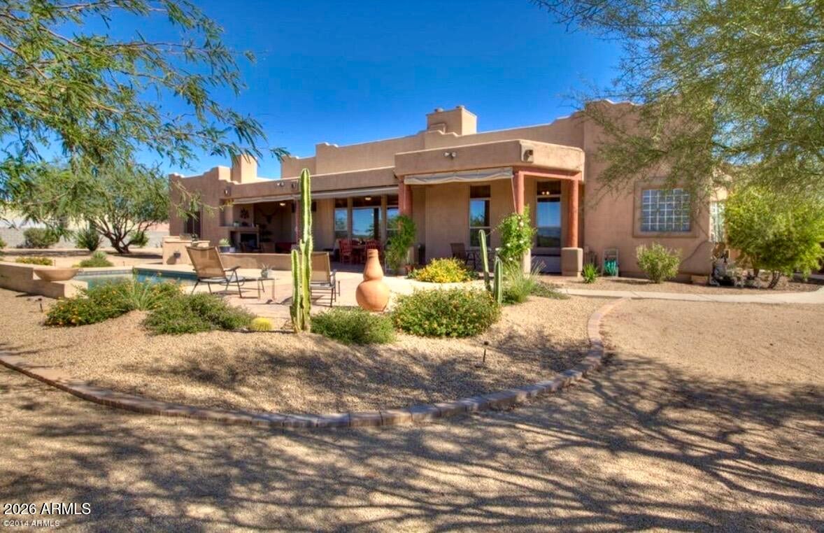 31 E DESERT HILLS Drive