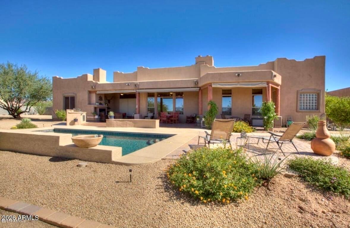 31 E DESERT HILLS Drive