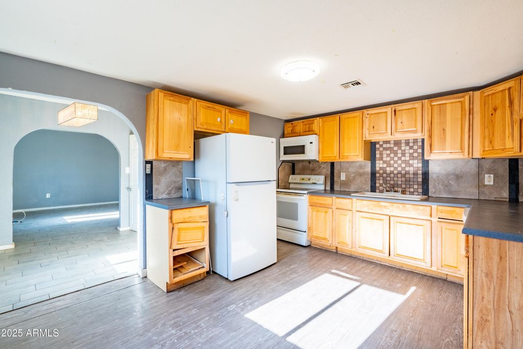 Photo of 352 W Roosevelt Avenue, Coolidge, AZ 85128 (MLS # 6853342)