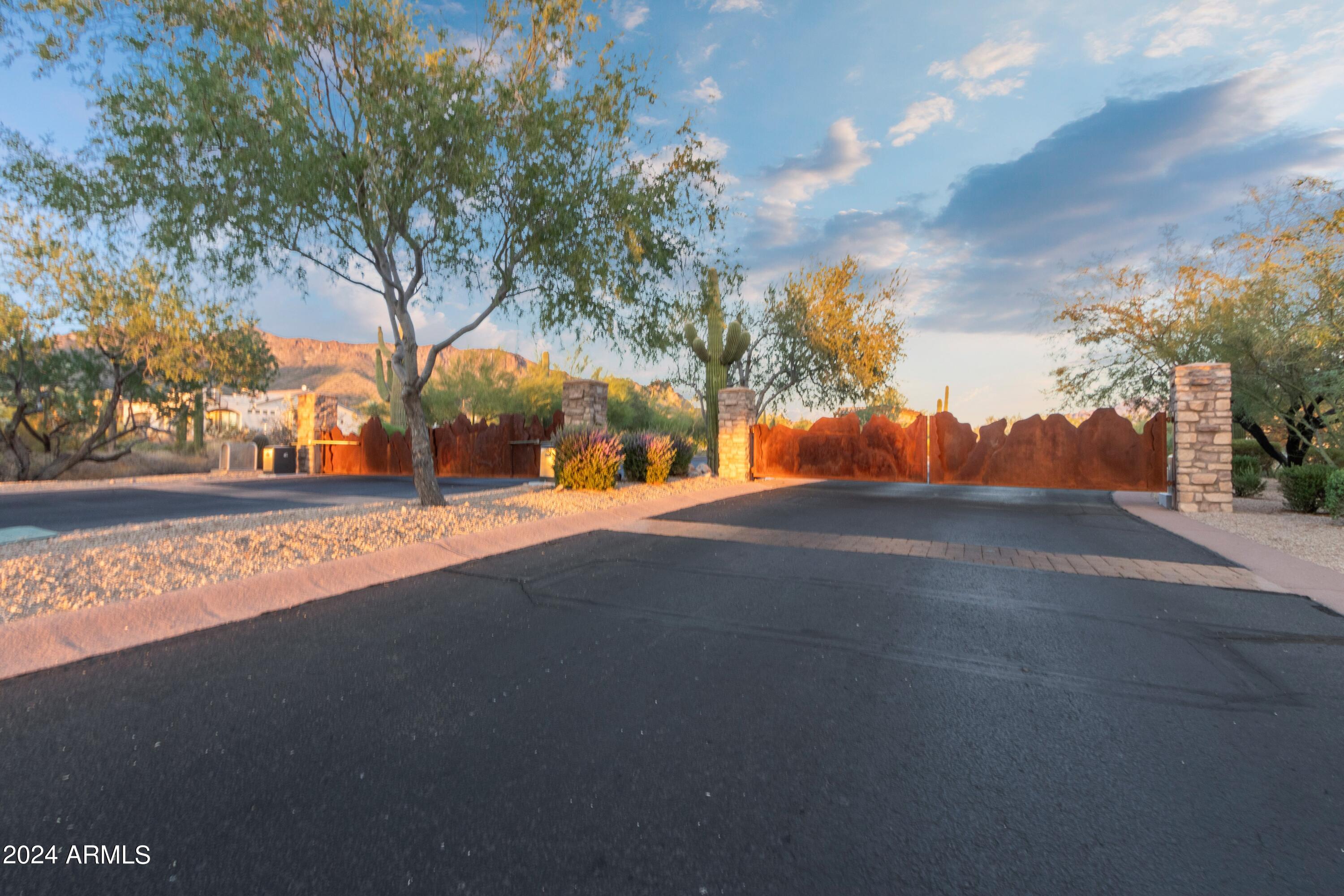 2554 N Tambor --