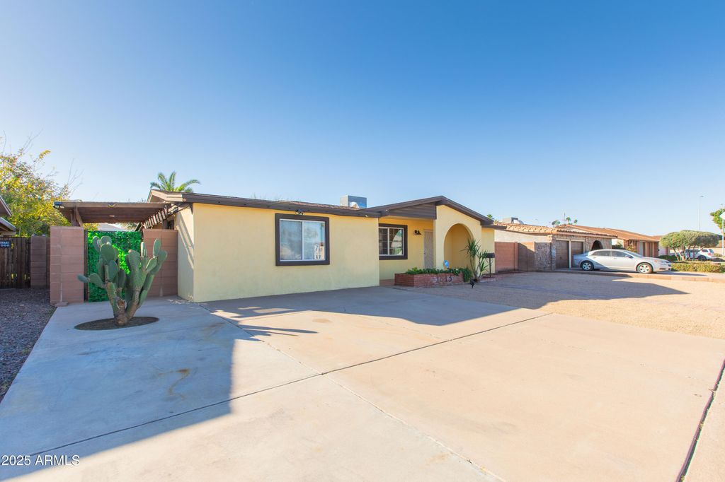 Photo of 1813 E Ellis Drive, Tempe, AZ 85282 (MLS # 6959559)