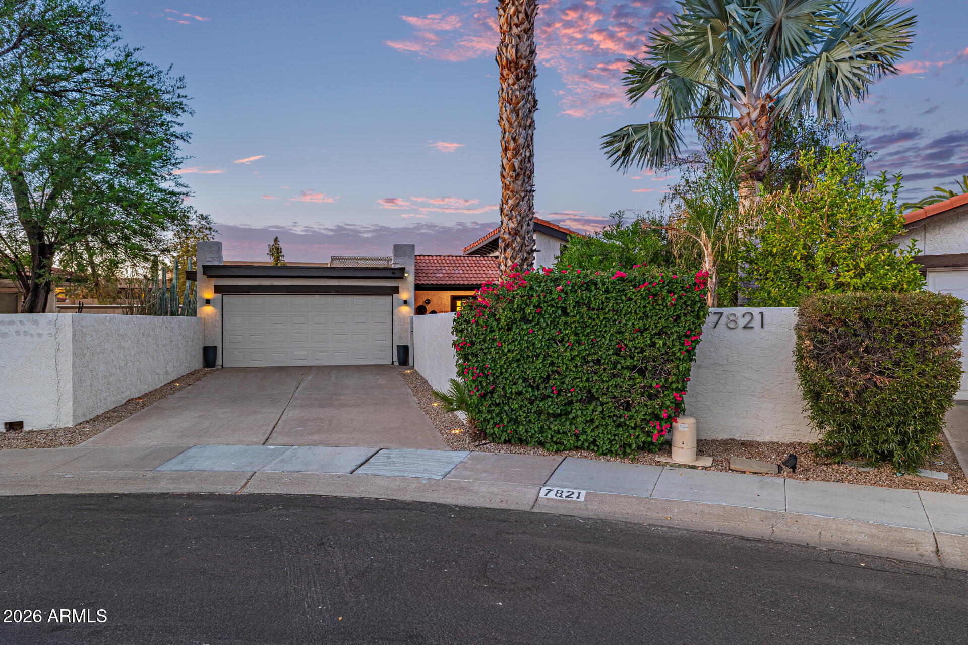 7821 N VIA DE LA SOMBRE --