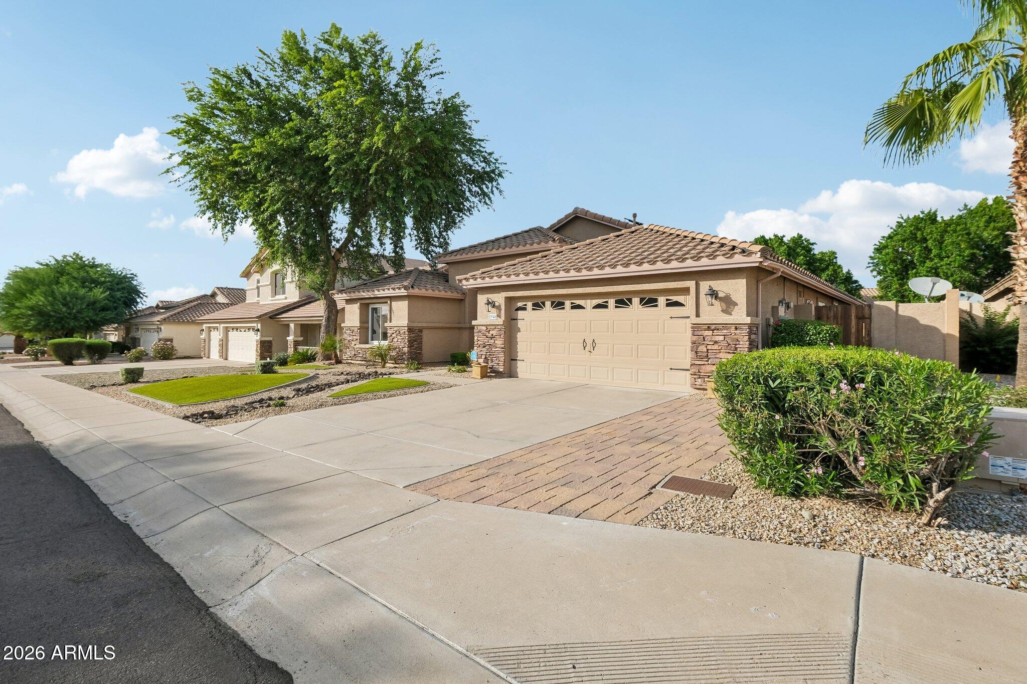 5946 W VILLA THERESA Drive