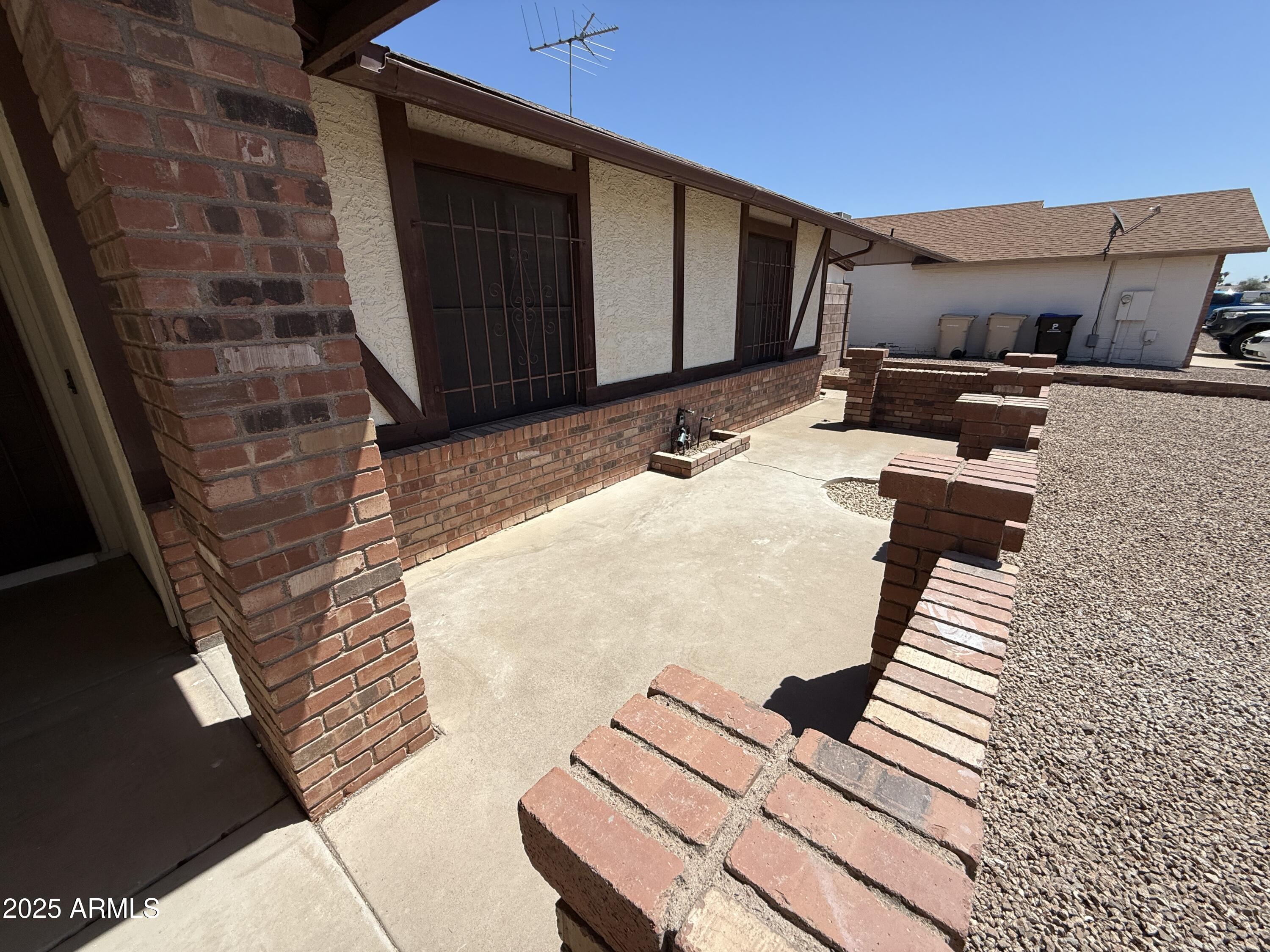 7044 W CAMERON Drive
