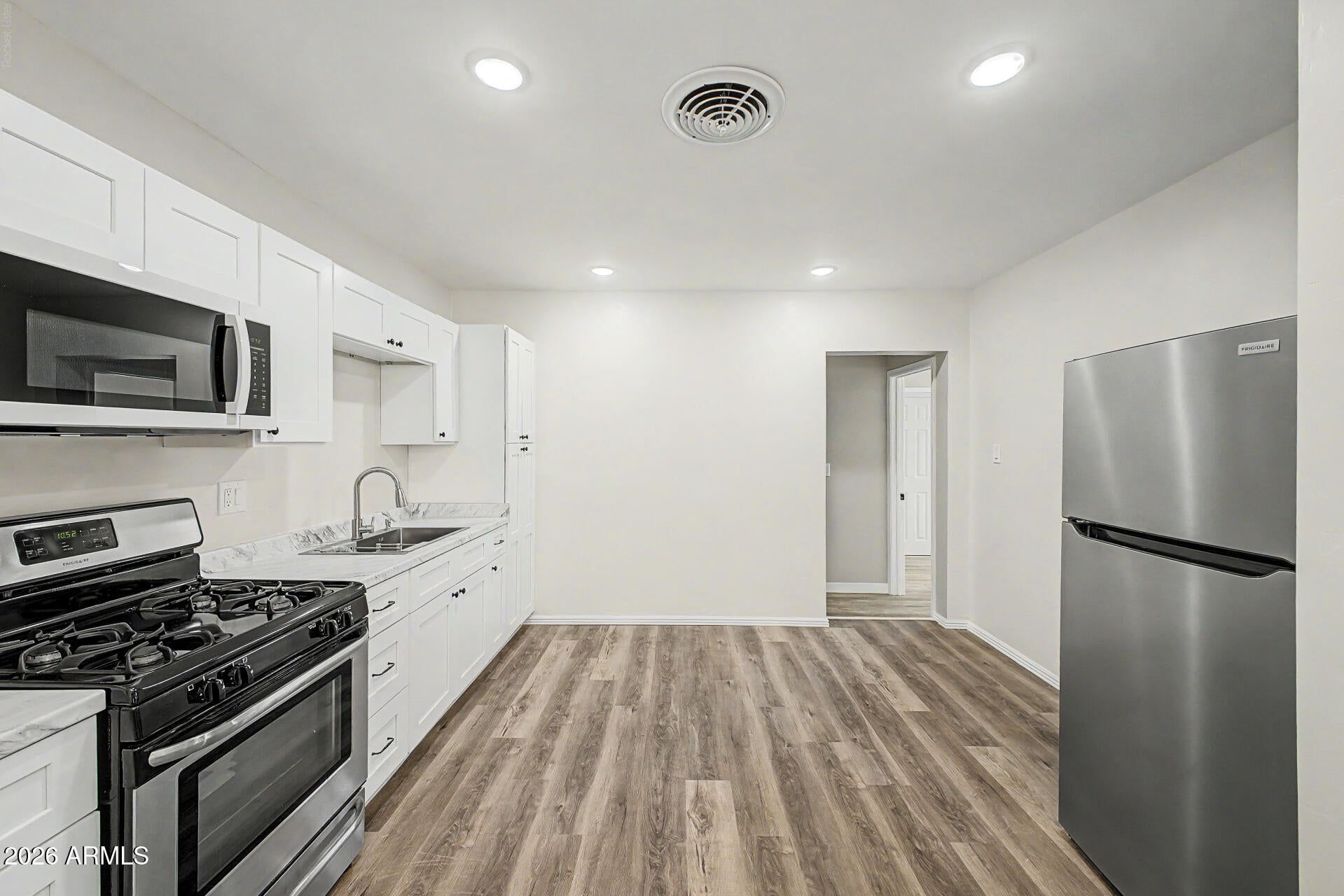 828 W CENTRAL Avenue