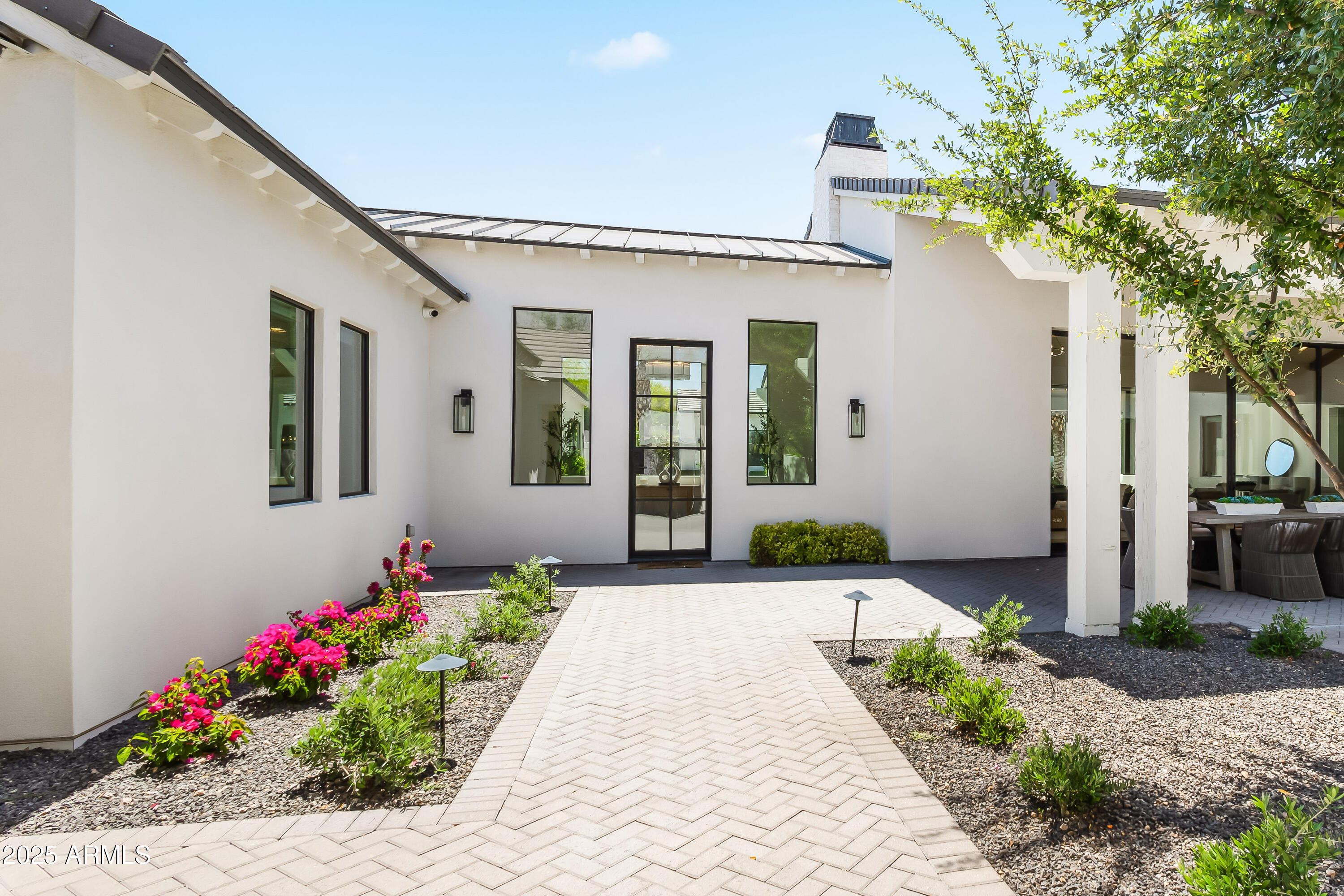 5639 N 68TH Place