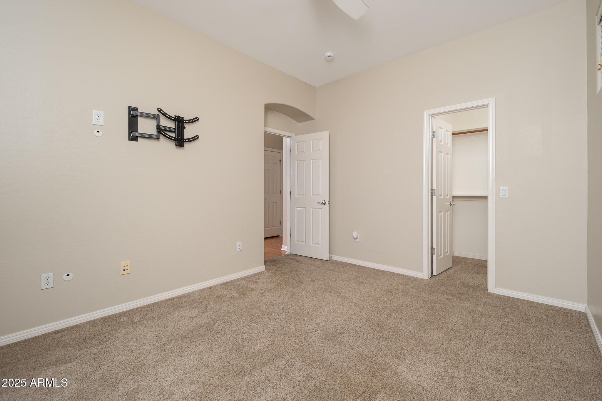 Phoenix, Arizona 85042, United States, 2 Bedrooms Bedrooms, ,2 BathroomsBathrooms,Residential,Pending,1521