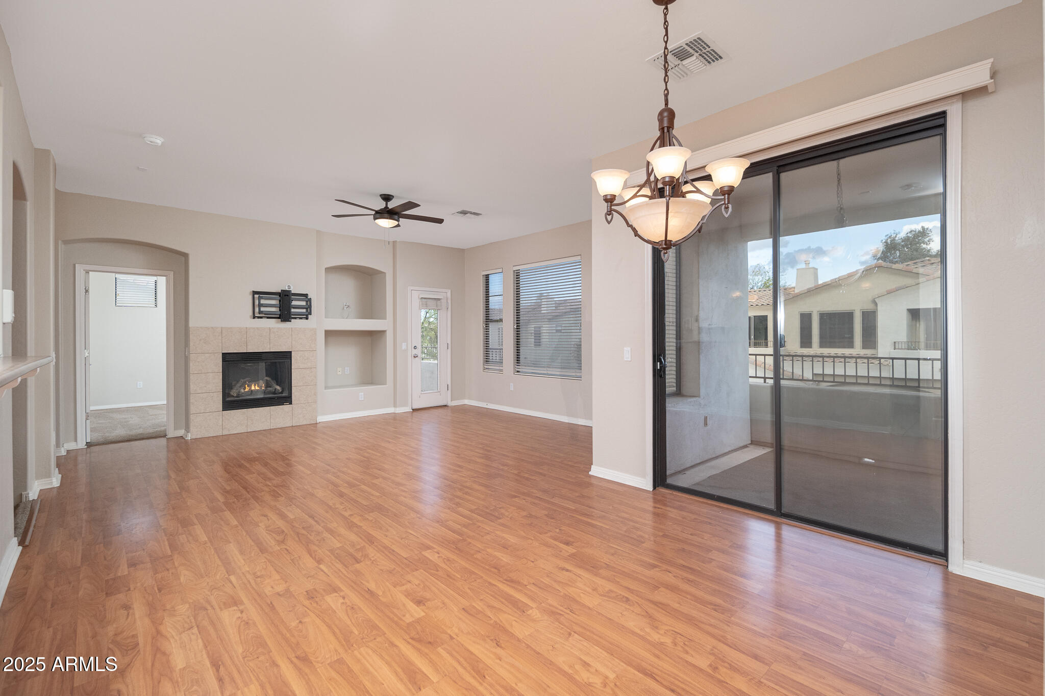 Phoenix, Arizona 85042, United States, 2 Bedrooms Bedrooms, ,2 BathroomsBathrooms,Residential,Pending,1521