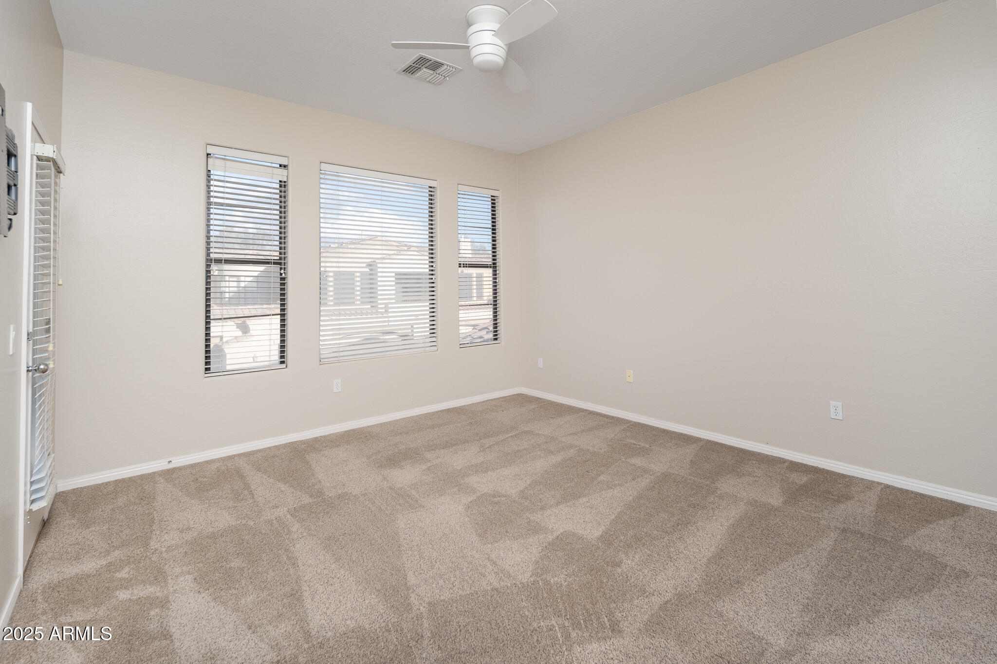 Phoenix, Arizona 85042, United States, 2 Bedrooms Bedrooms, ,2 BathroomsBathrooms,Residential,Pending,1521