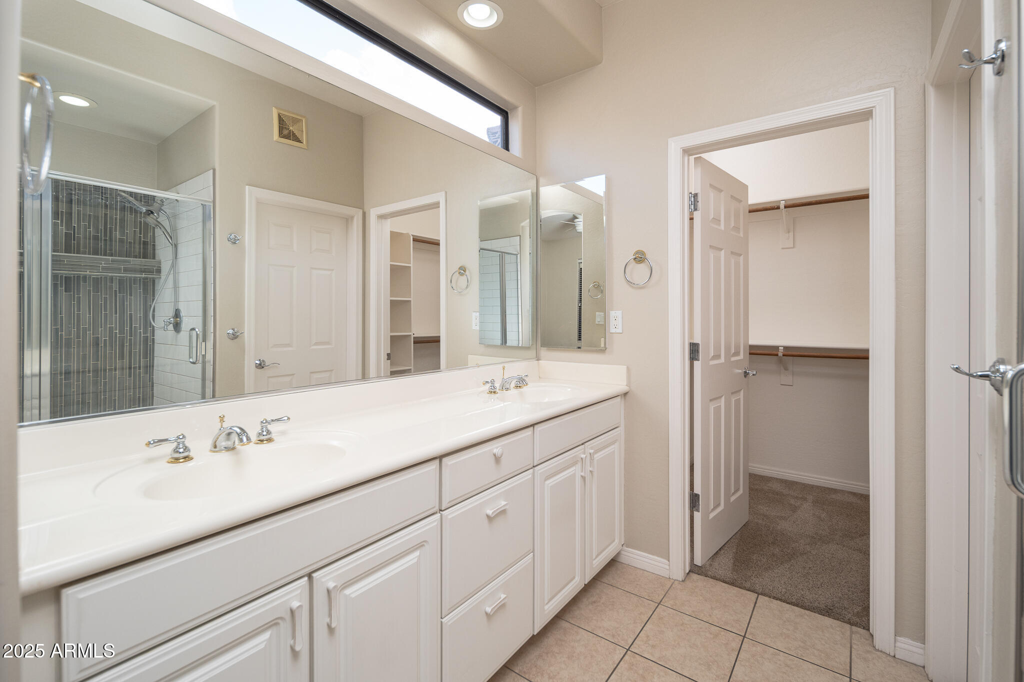 Phoenix, Arizona 85042, United States, 2 Bedrooms Bedrooms, ,2 BathroomsBathrooms,Residential,Pending,1521