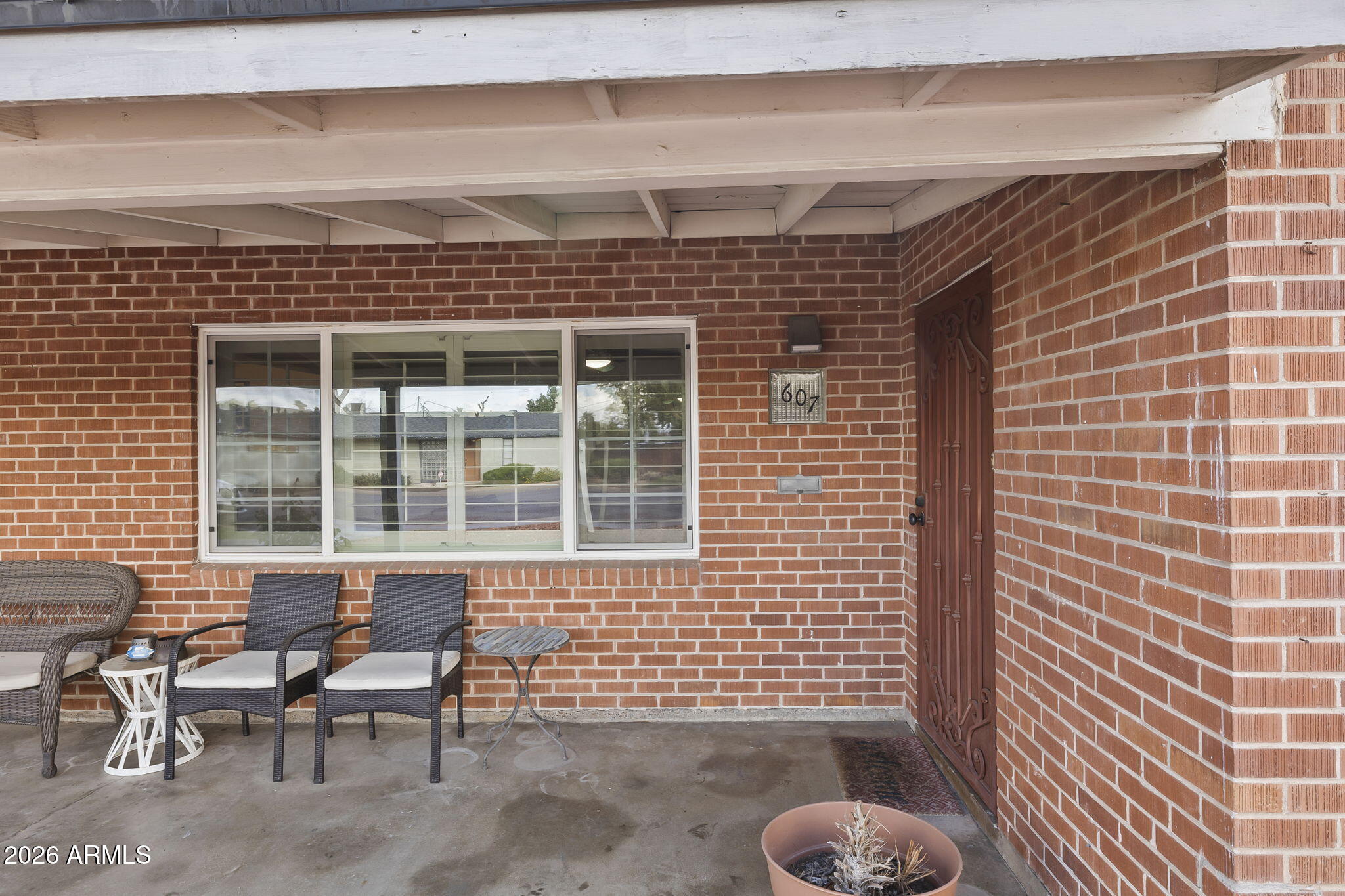 1607 W WHITTON Avenue