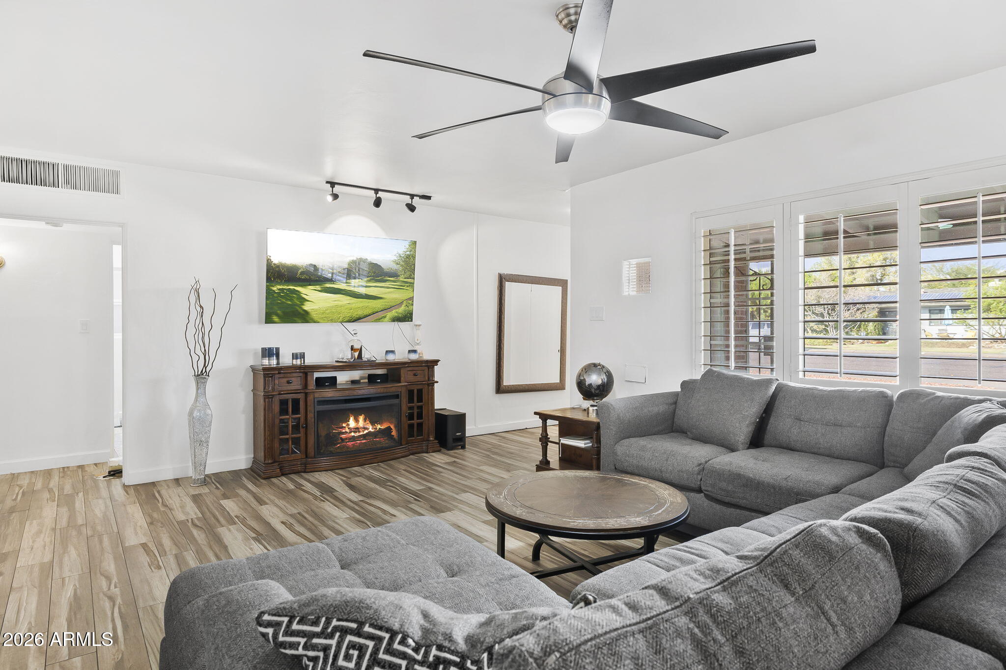 1607 W WHITTON Avenue