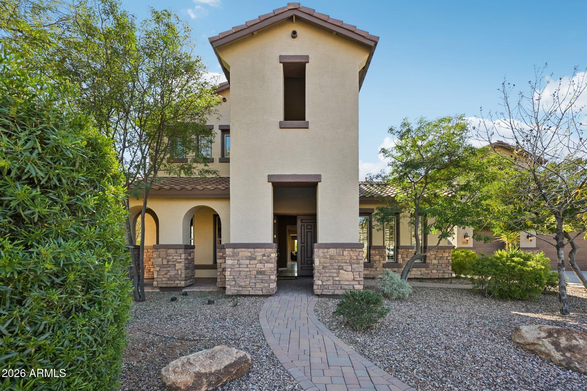 2206 W KELLER Court