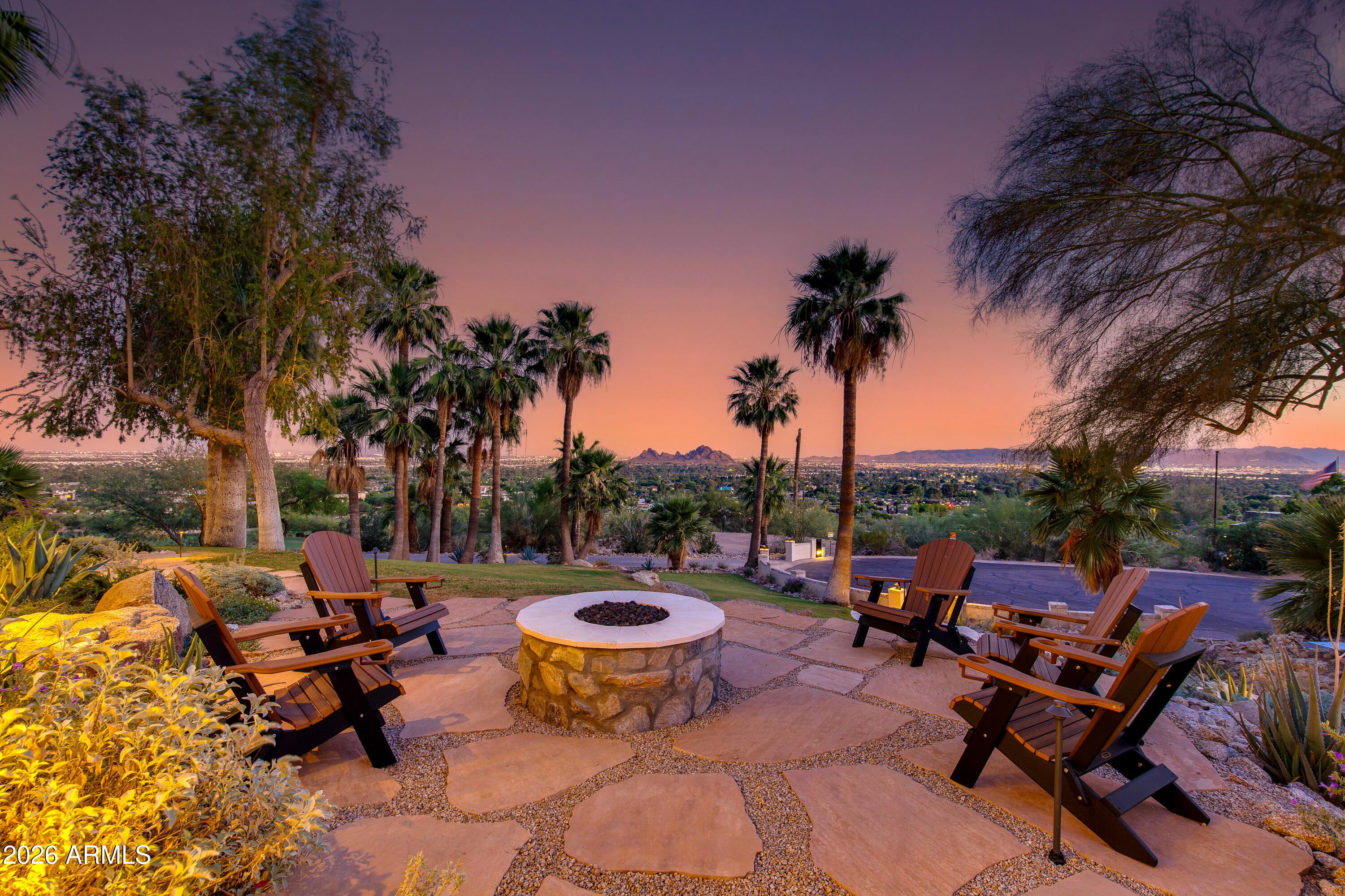 5654 E MESQUITE Lane