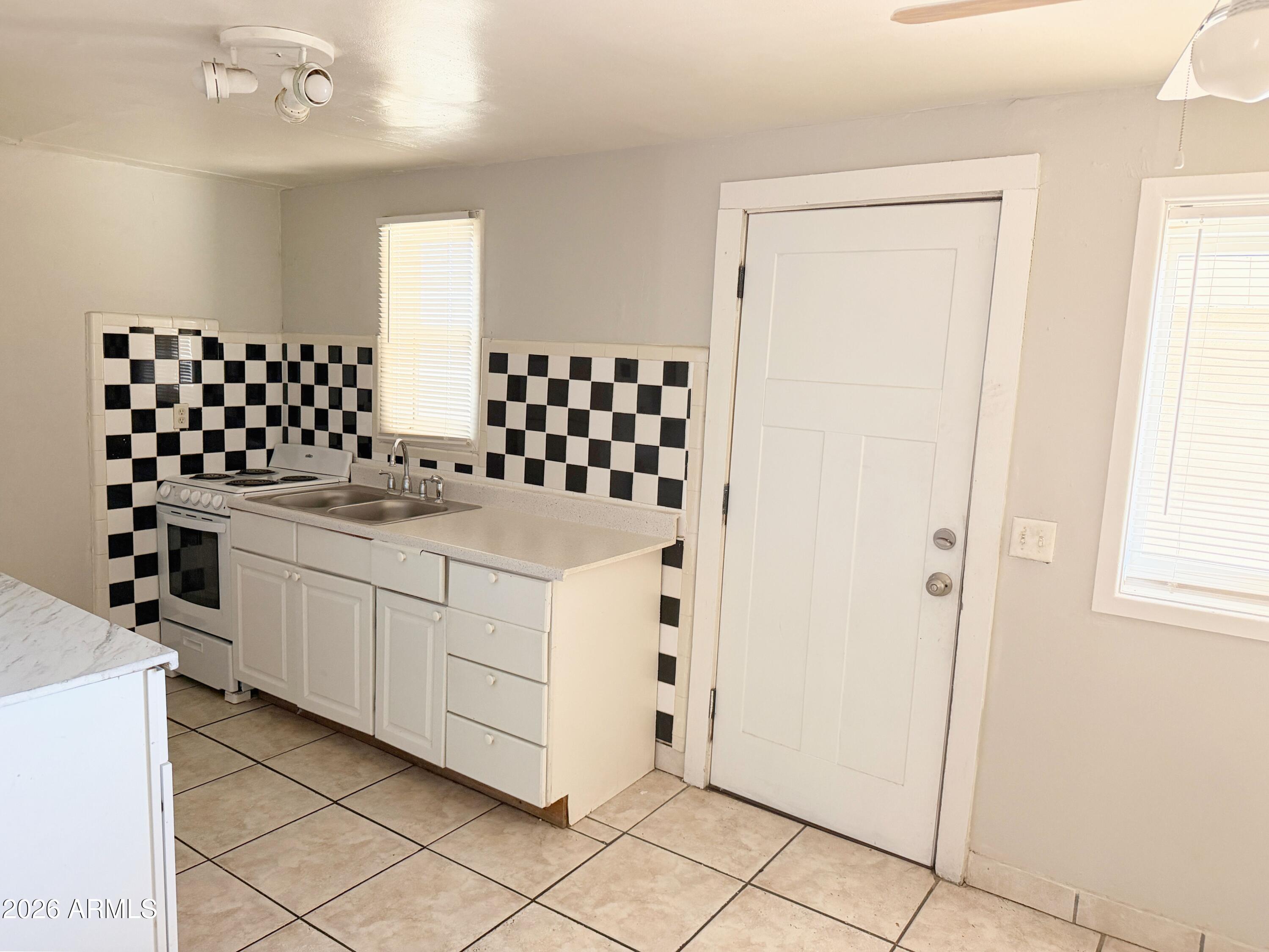 1125 E Devonshire Avenue Apt 5