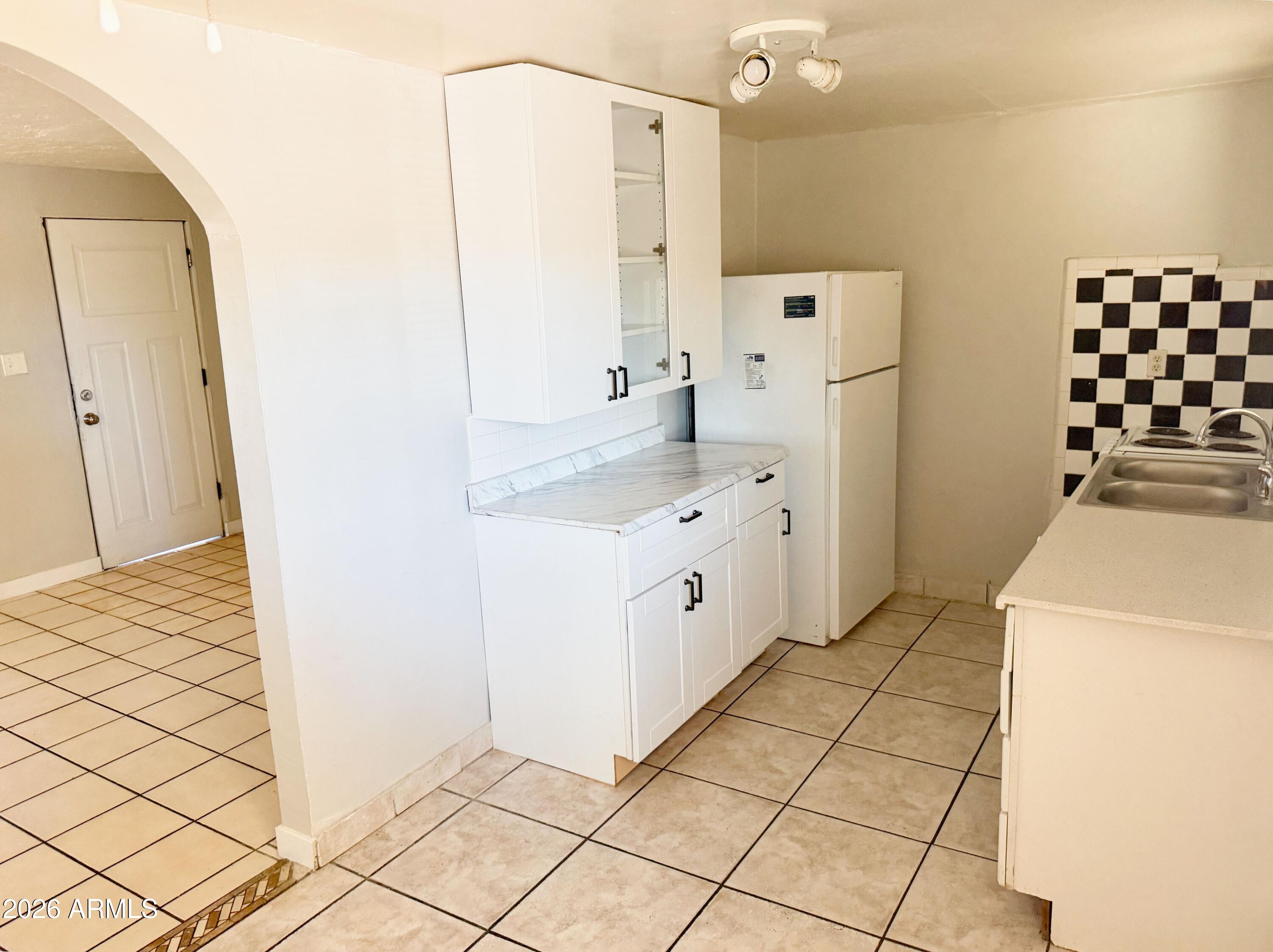 1125 E Devonshire Avenue Apt 5