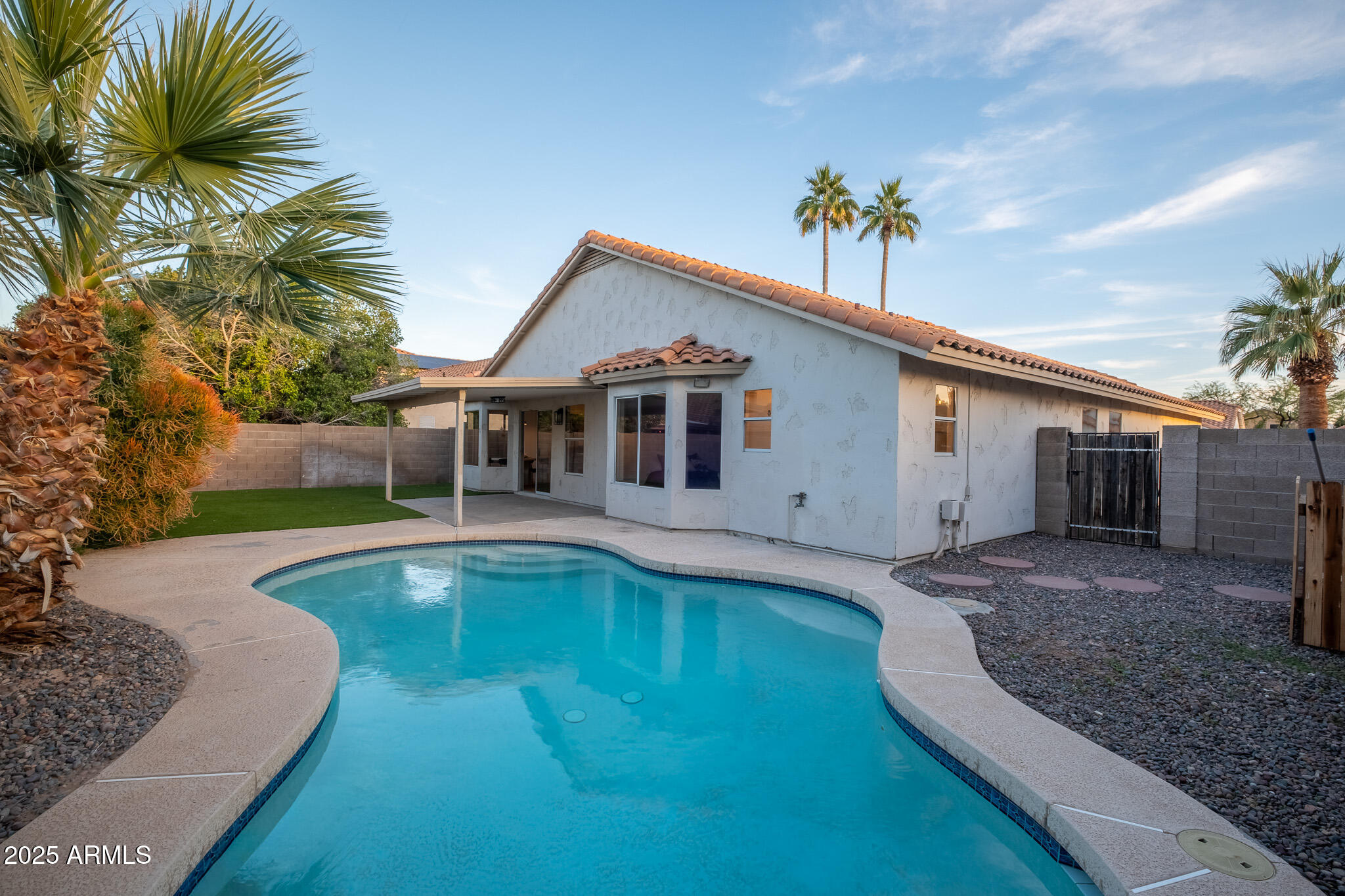 Home Search 626 W CATCLAW Street