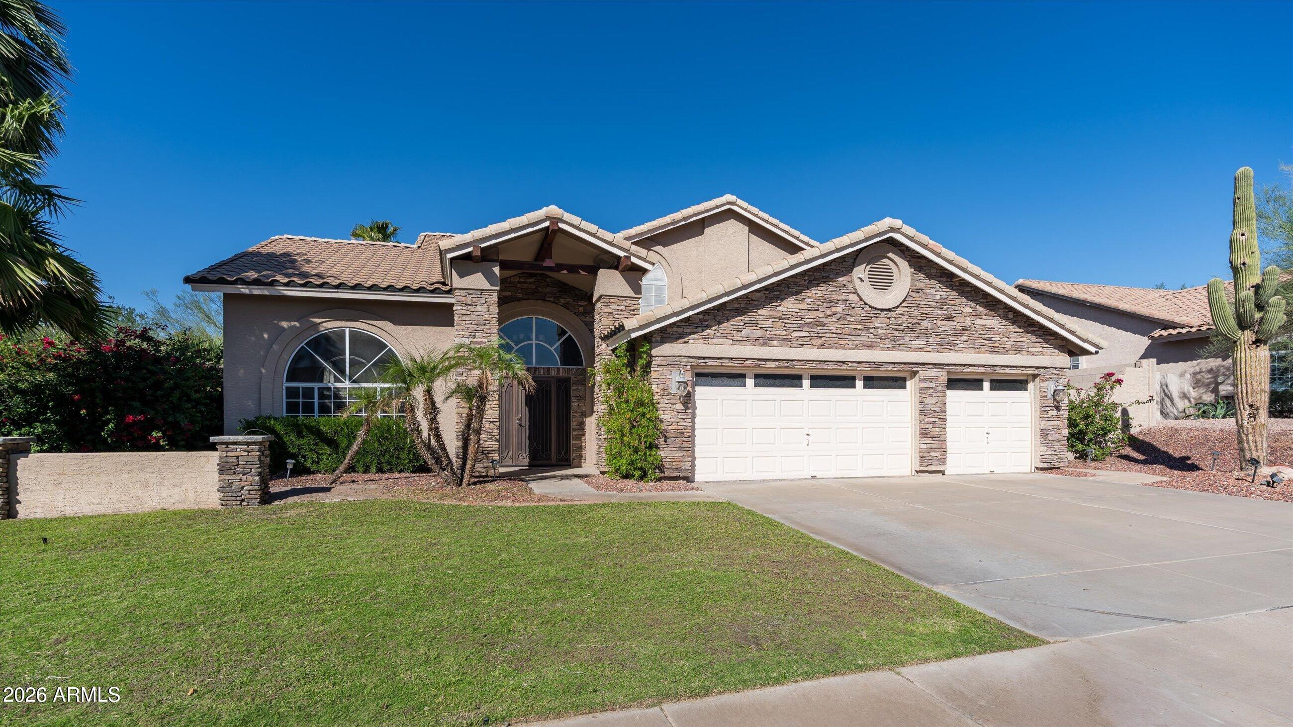 1842 E WINDMERE Drive