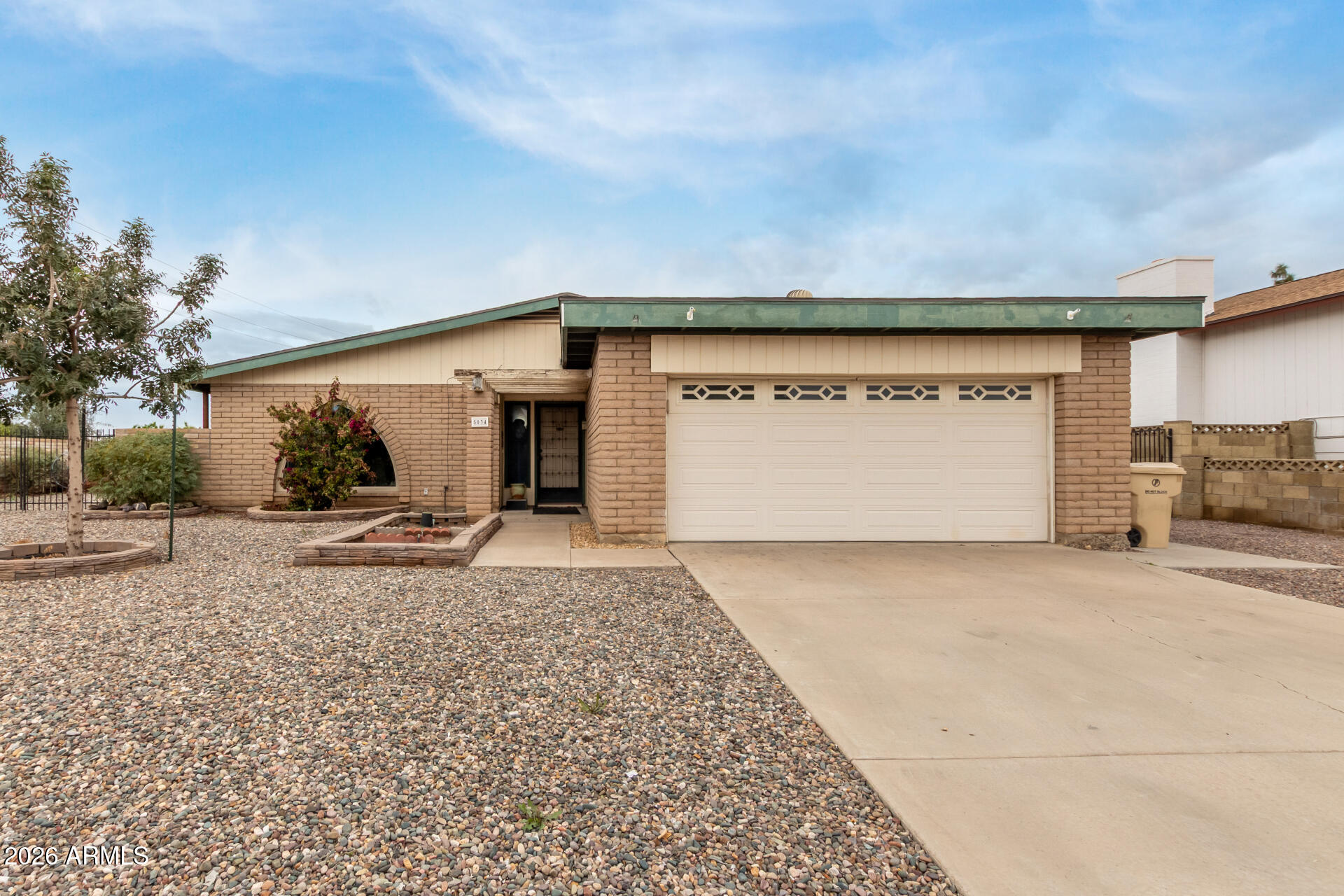 5034 W HARMONT Drive