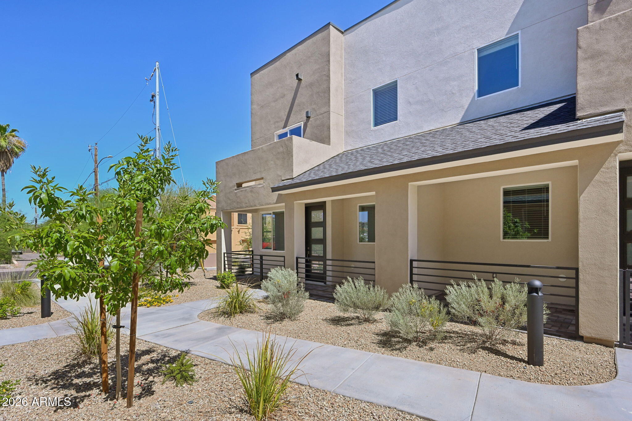 2125 E VOLTAIRE Avenue