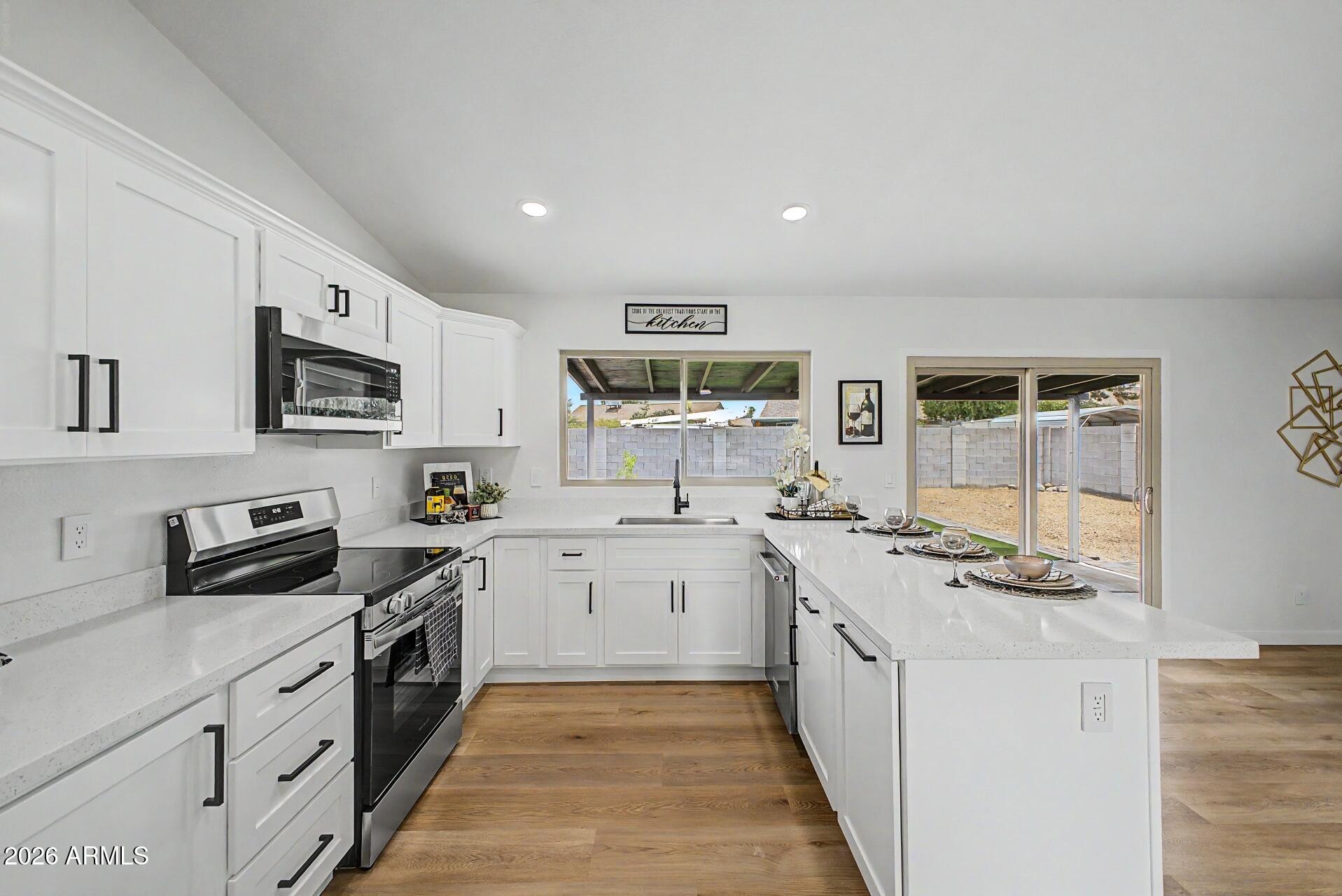 908 W MONTOYA Lane
