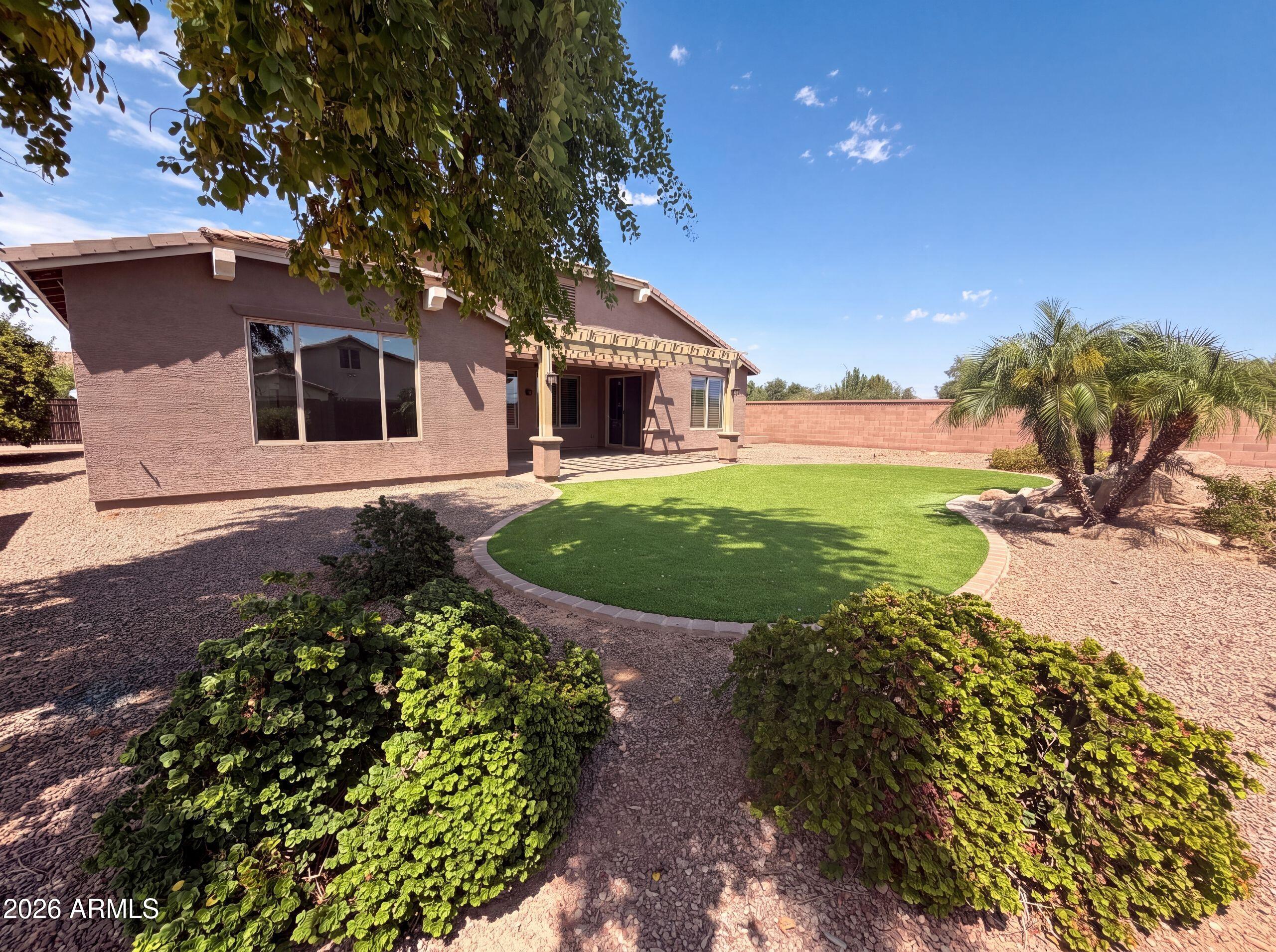 11 W CANYON Way