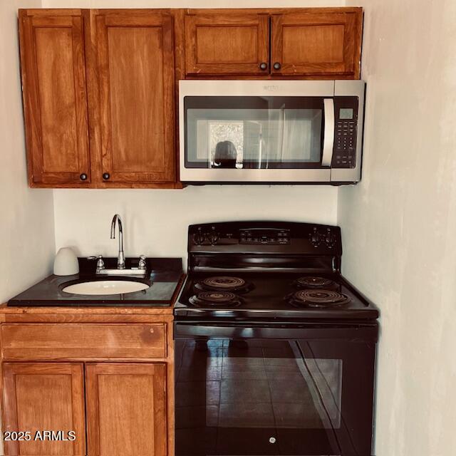 330 W 2ND Street