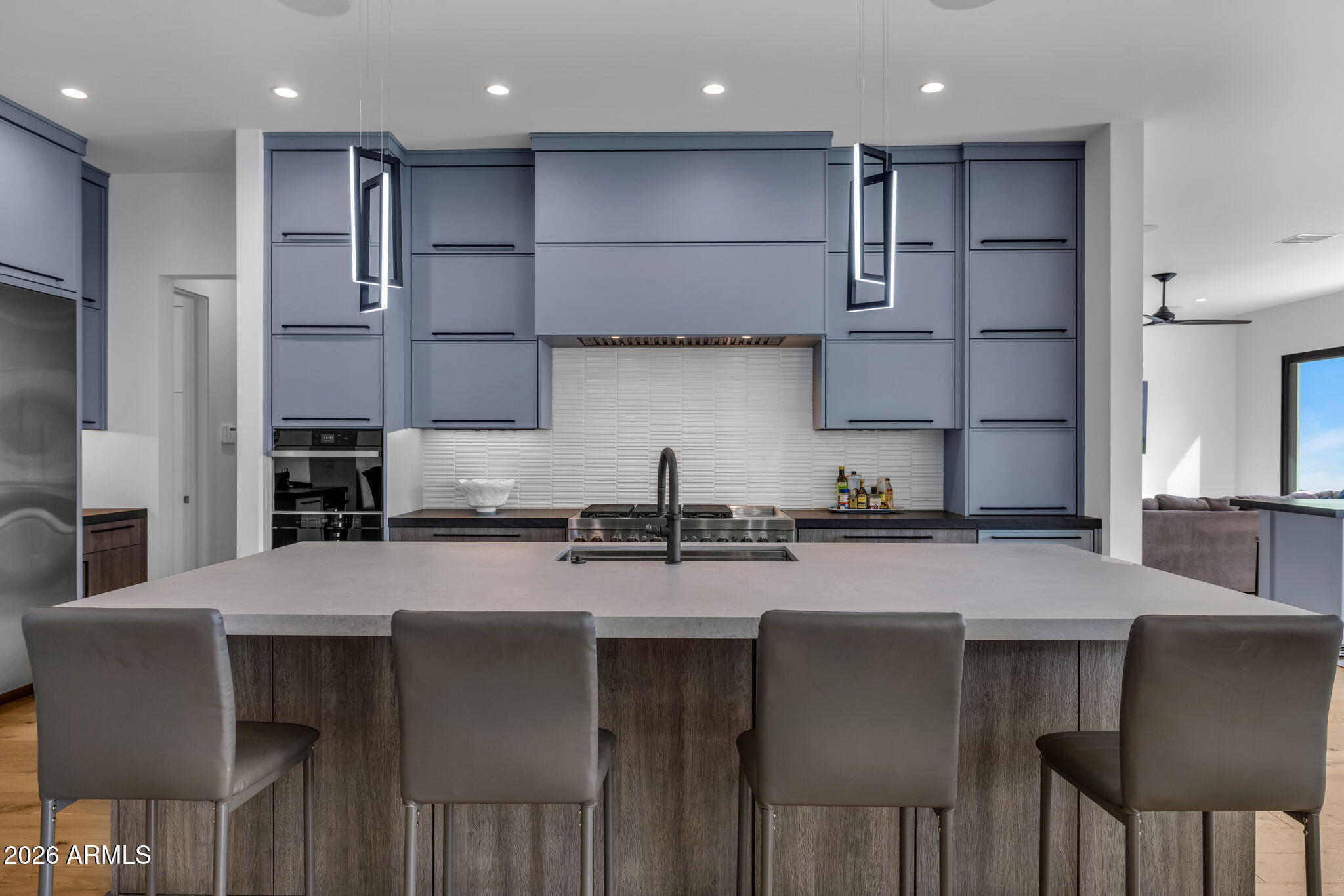 7851 N CENTRAL Avenue