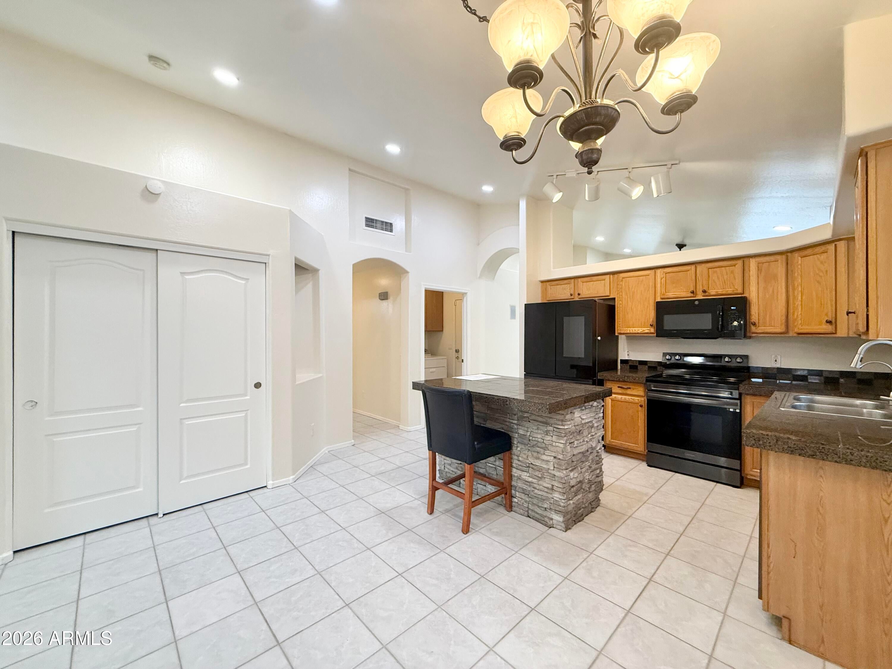 2125 E ROSEMONTE Drive